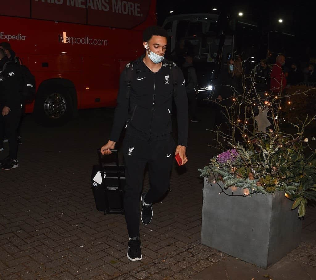 トレント・アレクサンダー＝アーノルドさんのインスタグラム写真 - (トレント・アレクサンダー＝アーノルドInstagram)「Liverpool FC arriving at their hotel in Denmark (08-12-2020) 🔴📷: John Powell for Liverpool FC 🔴 @trentarnold66 🔴  Tags ignore: #trentarnold #TAA66 #team66 #trentalexanderarnold #team66 #trentalexander  #milner #hendo #gerrard #diogojota #liverpool #lfc #salah #mane #firmino #robertson #vandijk #keita  #chamberlain #aoc #thiago #matip #gomez  #tsimikas #football  #l4l #f4f #lfl #lovelfc」12月9日 6時25分 - trentaa66