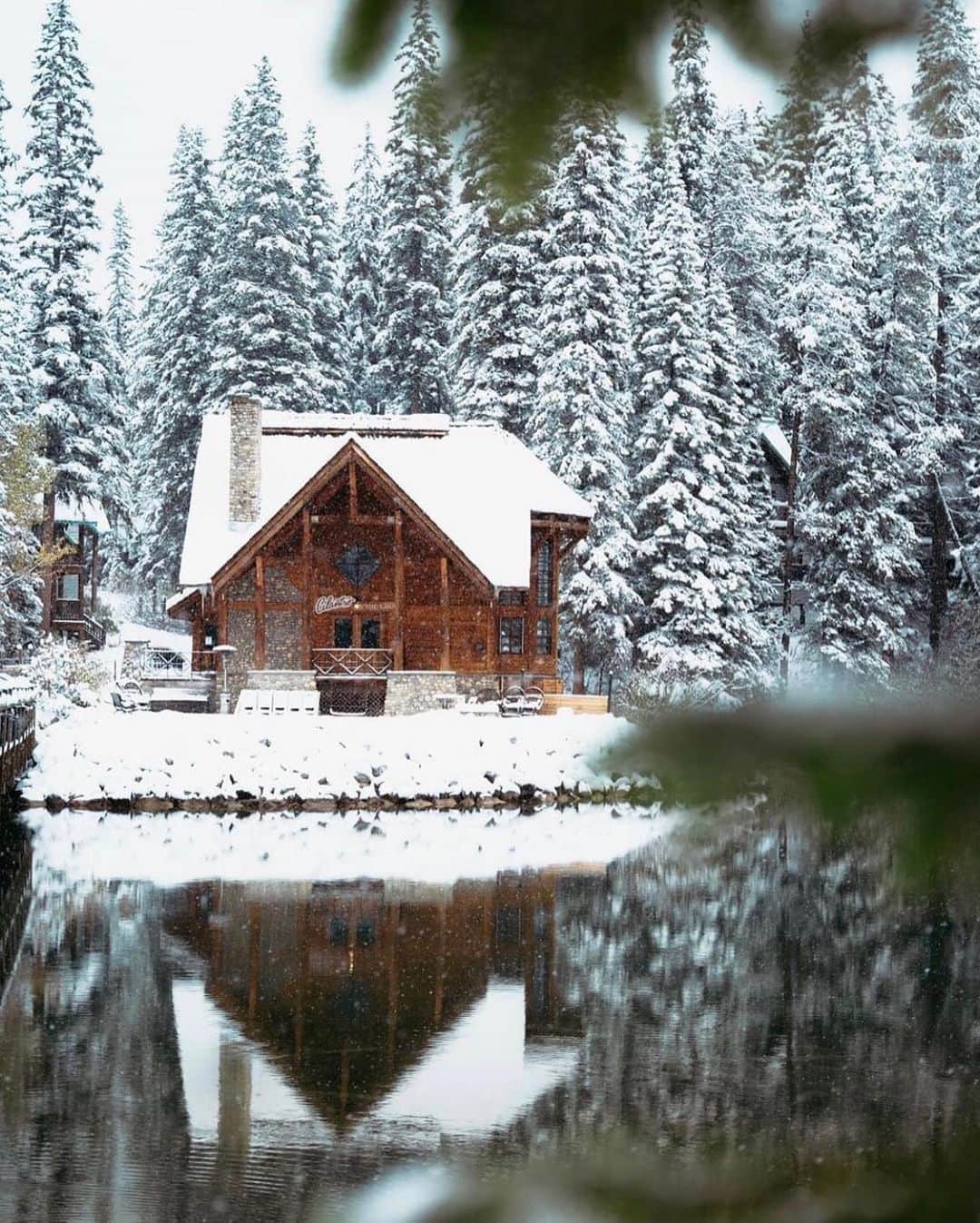 FOLKさんのインスタグラム写真 - (FOLKInstagram)「Snow day dreams for today’s favorites. 1.) @calin.charles 2.) @zackkcore 3.) @prairierosephoto 4.) @shotsby_mark 5.) @monascherie 6.) @lightpoem」12月9日 6時50分 - folkmagazine
