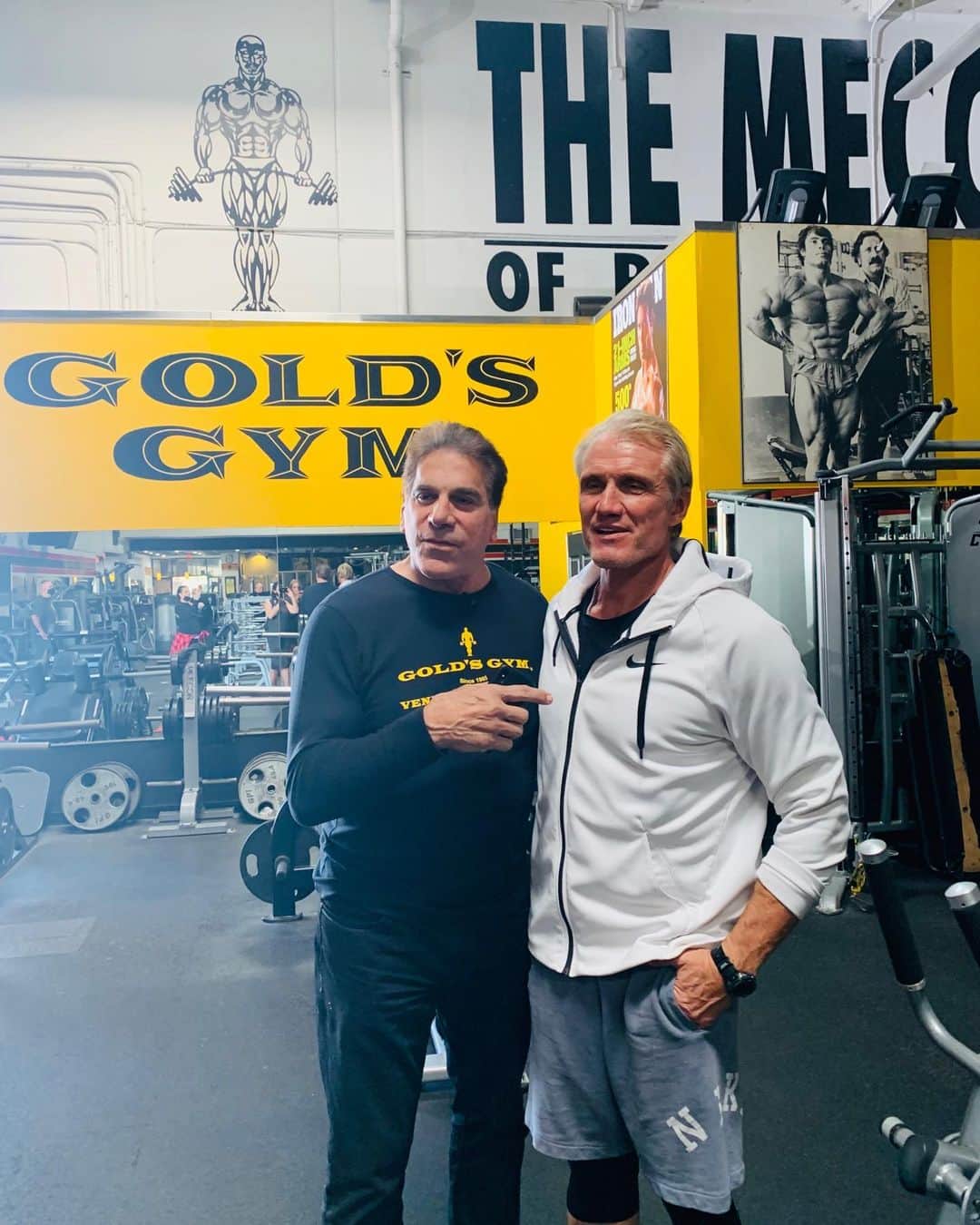 ドルフ・ラングレンのインスタグラム：「Ran into the Incredible Hulk himself, my old friend, actor & Mr Universe Lou Ferrigno, looking great as always. It pays off to keep working out 👊」