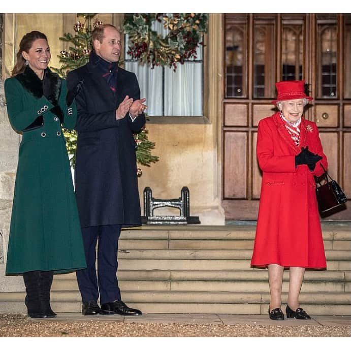 ウィリアム（ケンブリッジ公）さんのインスタグラム写真 - (ウィリアム（ケンブリッジ公）Instagram)「Marking the conclusion of the #RoyalTrainTour, The Duke and Duchess of Cambridge joined Her Majesty The Queen and Members of The Royal Family to thank local volunteers and key workers at a special gathering in the quadrangle of Windsor Castle.  After listening to a selection of Christmas carols performed by the @salvationarmyuk band, The Duke and Duchess greeted a number of local volunteers and key workers from organisations and charities in Berkshire, who will be volunteering or working to help others over the Christmas period.  Many of the charities represented this evening have been funded by @national_emergencies_trust_, of which The Duke is Patron.  Photo credit: Max Mumby/Getty Images  📍 Windsor 🚂 #RoyalTrainTour」12月9日 7時00分 - princeandprincessofwales