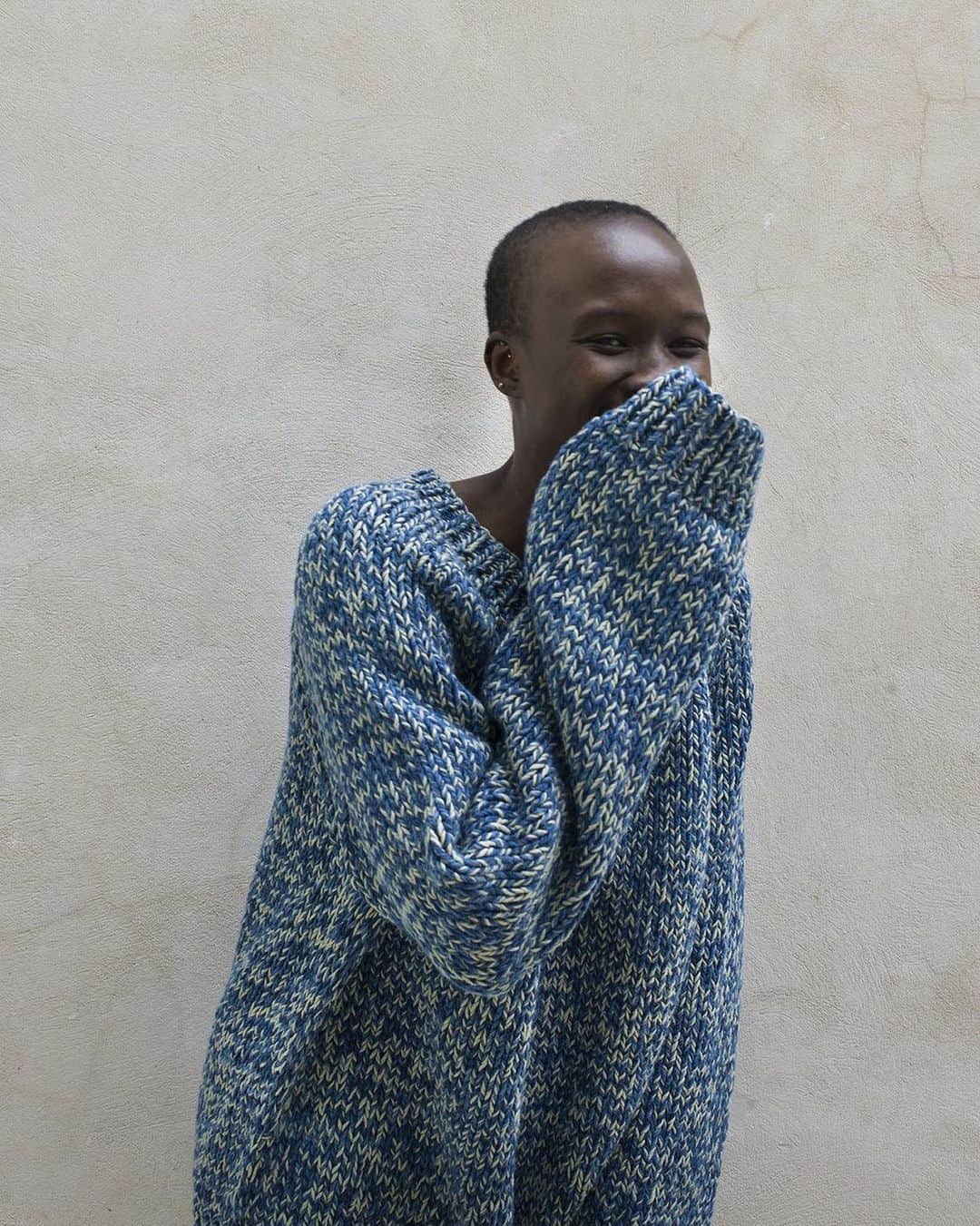 スティーブンアランのインスタグラム：「A limited restock of our favorite sweaters from @indi.kids just hit the site. Hand-knit in Peru and perfect for winter. #stevenalan」