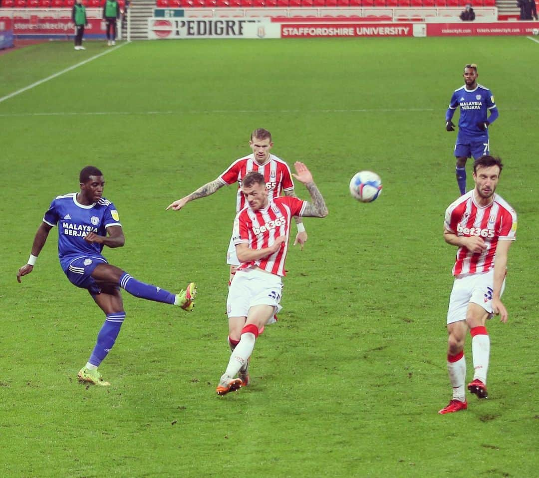 セイ・オジョのインスタグラム：「“Can you do it vs Stoke on a cold Tuesday night?”🤪」