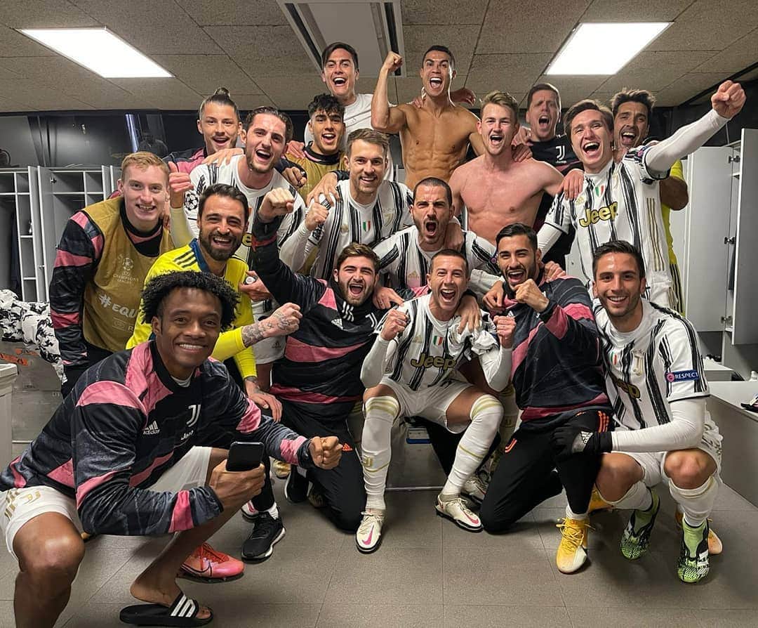 フェデリコ・ベルナルデスキのインスタグラム：「GROUP WINNERS 💪🏼⚪⚫ #FinoAllaFine #ForzaJuve」