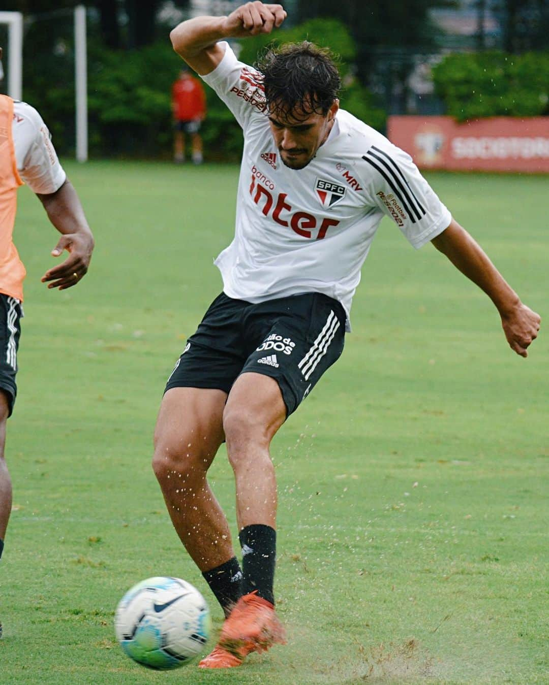 São Paulo FCさんのインスタグラム写真 - (São Paulo FCInstagram)「A 𝐥𝐮𝐭𝐚 não para. Prontos pra 𝐦𝐚𝐢𝐬 𝐮𝐦𝐚! ⠀⠀⠀⠀⠀⠀⠀⠀⠀ #VamosSãoPaulo 🇾🇪 ⠀⠀⠀⠀⠀⠀⠀⠀⠀ 📸 Erico Leonan / saopaulofc」12月9日 7時09分 - saopaulofc