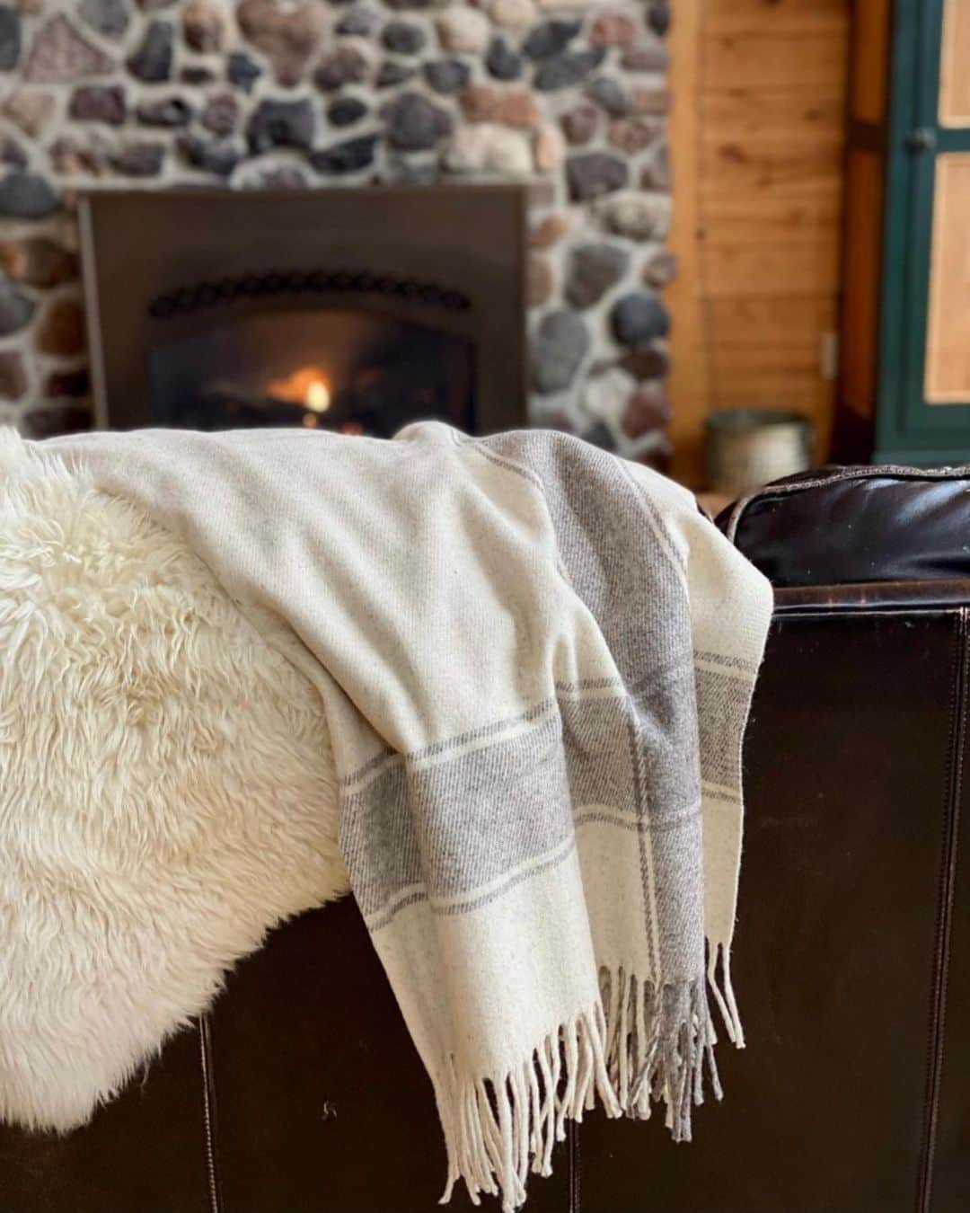 FOLKのインスタグラム：「The Gift Guide Classic. All the things you love to see under the tree. New now at www.folklifestyle.com. @thefoundryhomegoods  @bostongeneralstore  @civilalchemy  @saultnewengland  @jonathanadler  @lightwellco」