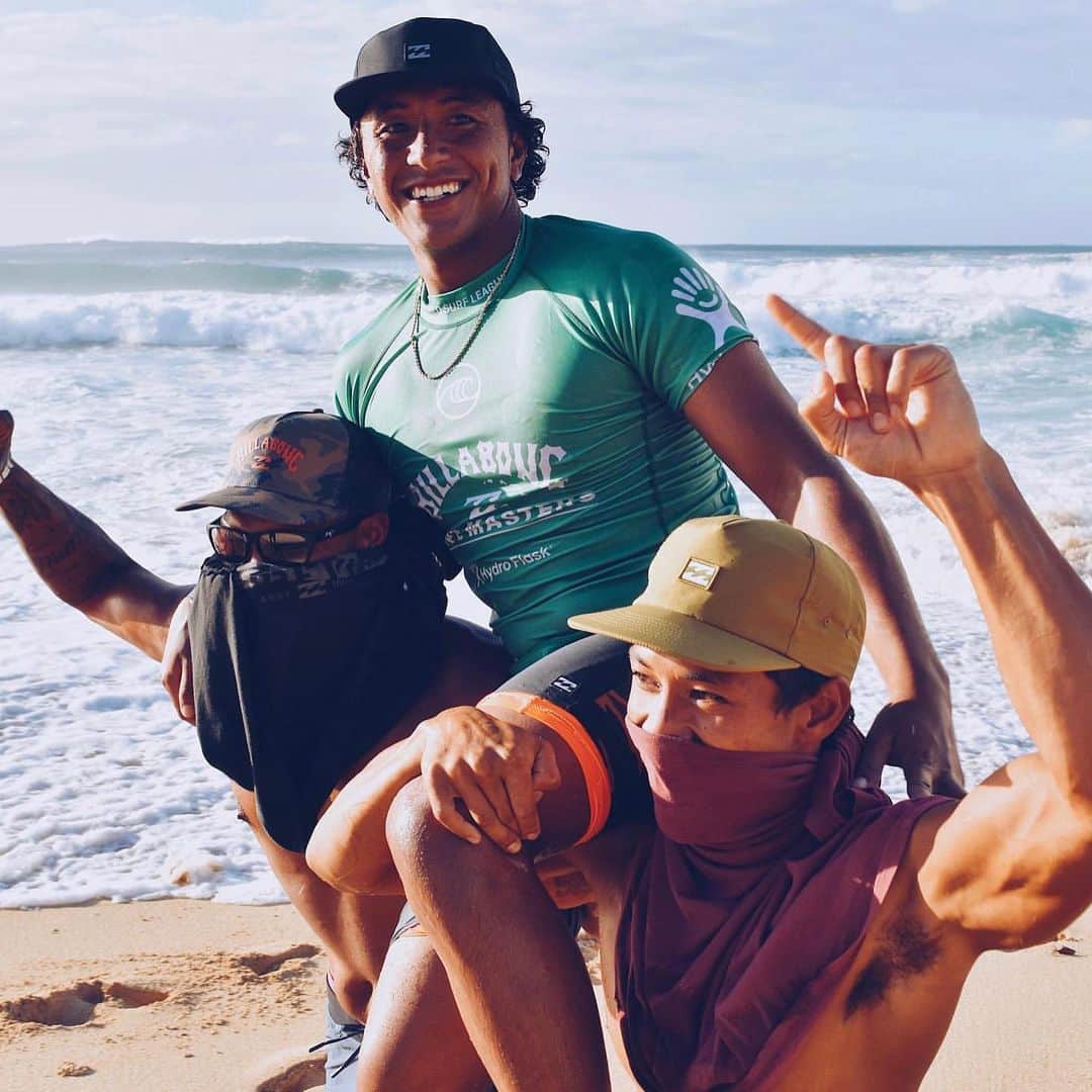 ビラボンのインスタグラム：「More than a Pipe dream.  つい先程、Pipe Invitational を勝ち上がった @joshmoniz !!!!  #BillabongPipeMasters」