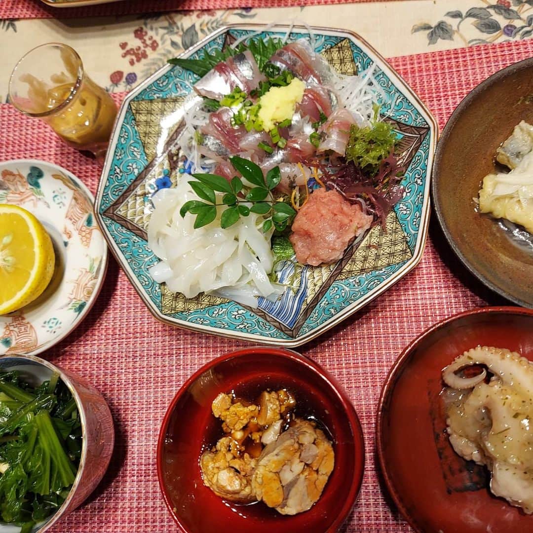 竹内都子のインスタグラム：「糖質カットダイエット開催中‼️ まさかの糖質カットダイエットをやり始めて約一週間 一昨日は撃沈して、お蕎麦に負けてしまって…再び挑戦中。  #糖質制限ダイエット #ゆでたまご#海苔#焼酎」