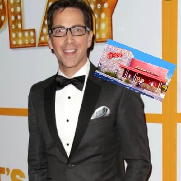 ダン・ブカティンスキーのインスタグラム：「Buca on Buca.  That’s how it’s done. No? #elfontheshelf @ktqlowes ? @reesewitherspoon ?  @jennifer.garner ? @garcelle?  Any notes?」