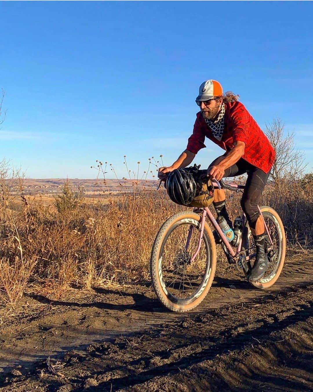 Stanceのインスタグラム：「☀️ Day in, Day out 🌙.. Shop all our Adventure styles built with FEEL360™️ technology available now on Stance.com. 🚴🏻  @antonkrupicka  #punksandpoets」