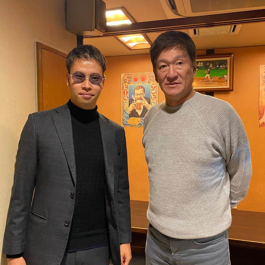 マキヒカのインスタグラム：「片岡篤史さんとあんなことやこんなことしました⚾️YouTubeお楽しみに😂⚾️全てがごつかった🙇‍♂️❤️ありがとうございました😭 . #インテリヤクザ手下と組長やないかい #球界の大レジェンド #日ハム　#阪神タイガース #片岡篤史　さん　#檜風呂 #佐藤輝明　選手　#テルアキっす　#ケイスケっす」