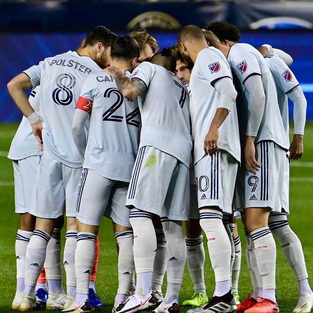 カルレス・ヒルのインスタグラム：「Acaba una temporada difícil de la peor forma, quedándonos a las puertas de la final. Orgulloso de todo lo que conseguimos juntos, sabemos que tenemos que seguir mejorando para ser los mejores, y lo haremos. Nos vemos pronto!  We finish a difficult season in the worst way, being on the doorstep of the final. I’m proud of everything we accomplished together, we know we have to keep improving to be the best and we will. See you soon!」