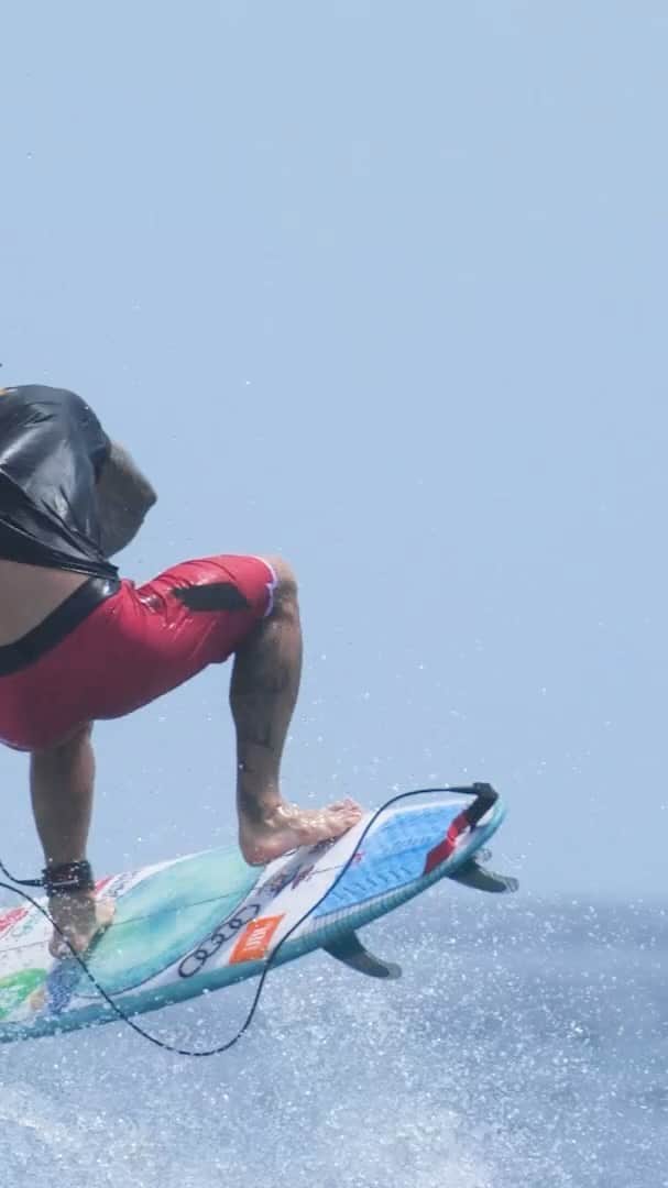 ガブリエル・メディーナのインスタグラム：「Obrigado @ripcurl_brasil , mais 5 anos, pra cima 👊🏻🔥✔️」
