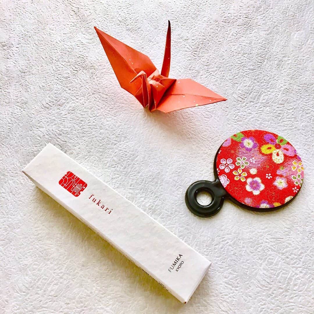 のインスタグラム：「、 、 🌸京から、肌咲く。🌸 #fumika_review7 ちょっとブレイクタイム☕️ 、 ＦＵＭＩＫＡトライアルキットを使用されたお客様のレビュー🖋紹介 、 👩40代女性 届いて２日間使用してみて、敏感肌の私でも問題なかったです! 今時期は乾燥するのですが、肌がしっとりして化粧ノリも◎! このくらいのサイズのトライアルセットだと効果が実感できそうです  、 👩50代女性 FUMIKA良いです！  お友達が使用してたので、私も使用してみました。 敏感肌の私に肌とても合いました。 お風呂上がりにつけ、翌朝は肌がみずみずしくしっとりしてます。 日中は乾燥もせず、ファンデーションののりもFUMIKA を使用してからよくなりました。  、 ＊個人の感想です。 、 皆様ご使用いただきありがとうございます。m(_ _)m 、 #fumika_kyoto #スキンケア #美肌ケア #肌ケア #肌荒れ #ナチュラルコスメ #オーガニックコスメ #クレンジング #洗顔 #化粧水 #乳液 #美容液 #敏感肌 #乾燥肌 #美容 #美意識 #化粧 #ビューティー #基礎化粧品 #京野菜 #エステ #京都 #伏見 #日本酒 #kyoto #japanesecosmetics #skincareproduct」