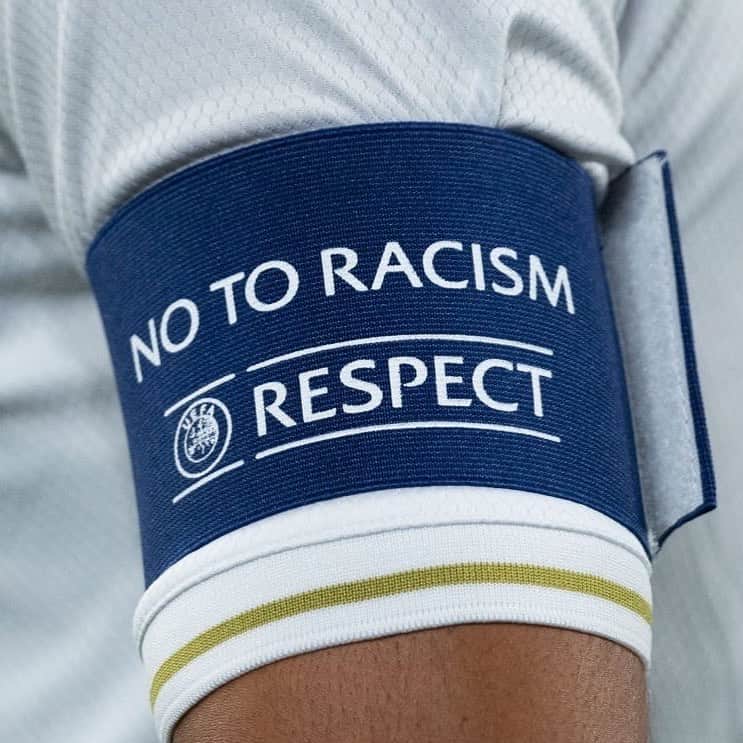 バンジャマン・メンディのインスタグラム：「✊🏻✊🏿 NO TO RACISM」