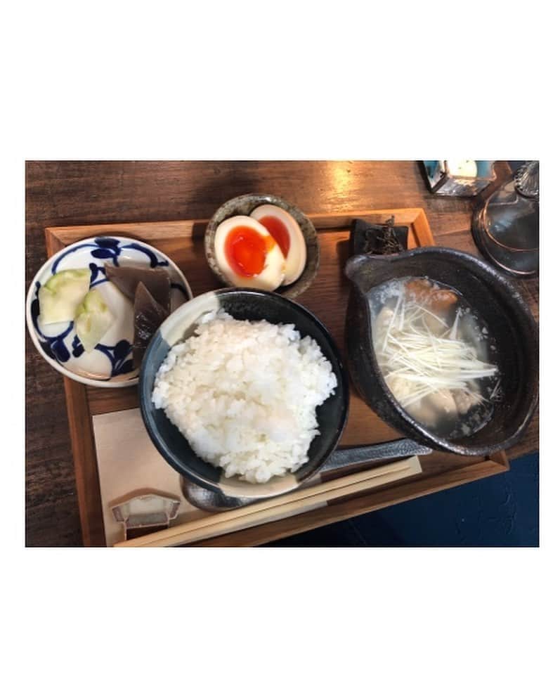 時東ぁみさんのインスタグラム写真 - (時東ぁみInstagram)「行ってみたかった喫茶店、古民家カフェへ☆ ・ 谷中にある喫茶 ニカイさん☆ アナログレコードで音楽が流れる中、昔ながらのクリームソーダを飲んで、ランチは名物 塩もつ煮込み定食！ 最高でしかないっ！！！また行くっ！！！ ・ 小さい頃からよく行ってる街なのに周りを歩いたことないから、もっと谷中を知りたくなったな☆ ・ #時東ぁみ #喫茶店 #喫茶 #喫茶ニカイ #古民家カフェ #谷中 #yanaka #日暮里 #nippori #アナログレコード #レコード #クリームソーダ #ニカイのクリームソーダ #ラムネ #ヨーグルトアイス #ランチ #lunch #名物 #塩もつ煮込み #定食 #美味しい #もっと知りたい #次は #フレンチトースト #食べたい」12月9日 8時20分 - amitokito