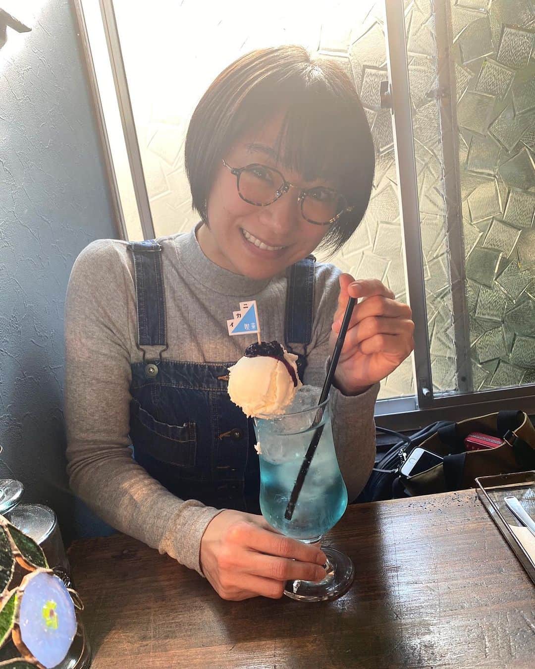 時東ぁみさんのインスタグラム写真 - (時東ぁみInstagram)「行ってみたかった喫茶店、古民家カフェへ☆ ・ 谷中にある喫茶 ニカイさん☆ アナログレコードで音楽が流れる中、昔ながらのクリームソーダを飲んで、ランチは名物 塩もつ煮込み定食！ 最高でしかないっ！！！また行くっ！！！ ・ 小さい頃からよく行ってる街なのに周りを歩いたことないから、もっと谷中を知りたくなったな☆ ・ #時東ぁみ #喫茶店 #喫茶 #喫茶ニカイ #古民家カフェ #谷中 #yanaka #日暮里 #nippori #アナログレコード #レコード #クリームソーダ #ニカイのクリームソーダ #ラムネ #ヨーグルトアイス #ランチ #lunch #名物 #塩もつ煮込み #定食 #美味しい #もっと知りたい #次は #フレンチトースト #食べたい」12月9日 8時20分 - amitokito