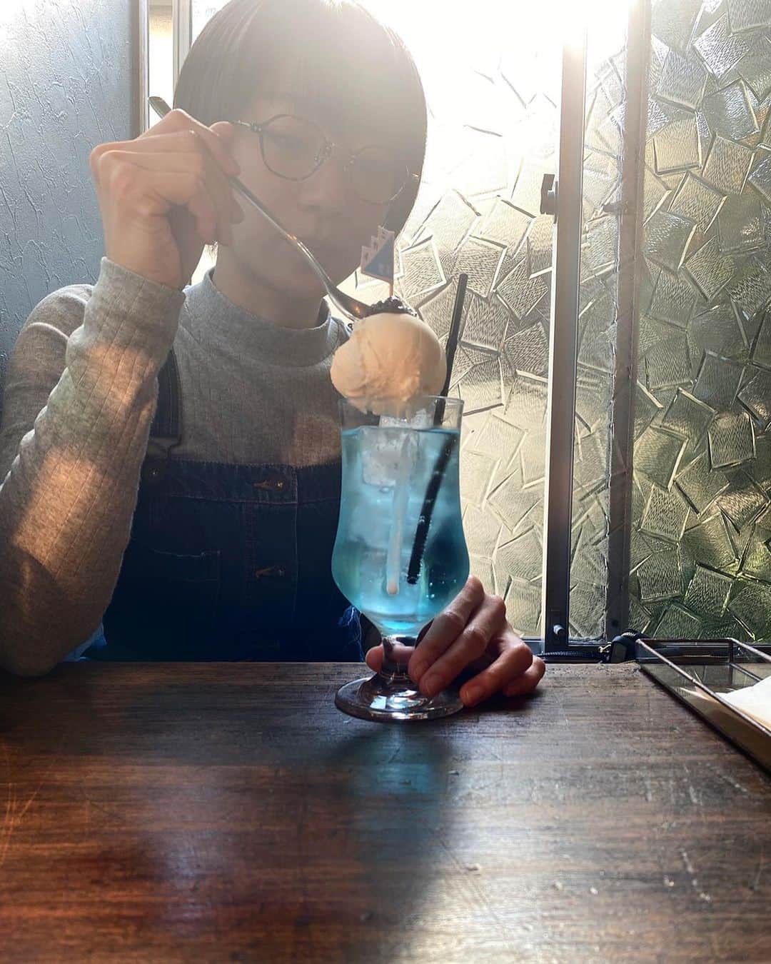 時東ぁみさんのインスタグラム写真 - (時東ぁみInstagram)「行ってみたかった喫茶店、古民家カフェへ☆ ・ 谷中にある喫茶 ニカイさん☆ アナログレコードで音楽が流れる中、昔ながらのクリームソーダを飲んで、ランチは名物 塩もつ煮込み定食！ 最高でしかないっ！！！また行くっ！！！ ・ 小さい頃からよく行ってる街なのに周りを歩いたことないから、もっと谷中を知りたくなったな☆ ・ #時東ぁみ #喫茶店 #喫茶 #喫茶ニカイ #古民家カフェ #谷中 #yanaka #日暮里 #nippori #アナログレコード #レコード #クリームソーダ #ニカイのクリームソーダ #ラムネ #ヨーグルトアイス #ランチ #lunch #名物 #塩もつ煮込み #定食 #美味しい #もっと知りたい #次は #フレンチトースト #食べたい」12月9日 8時20分 - amitokito