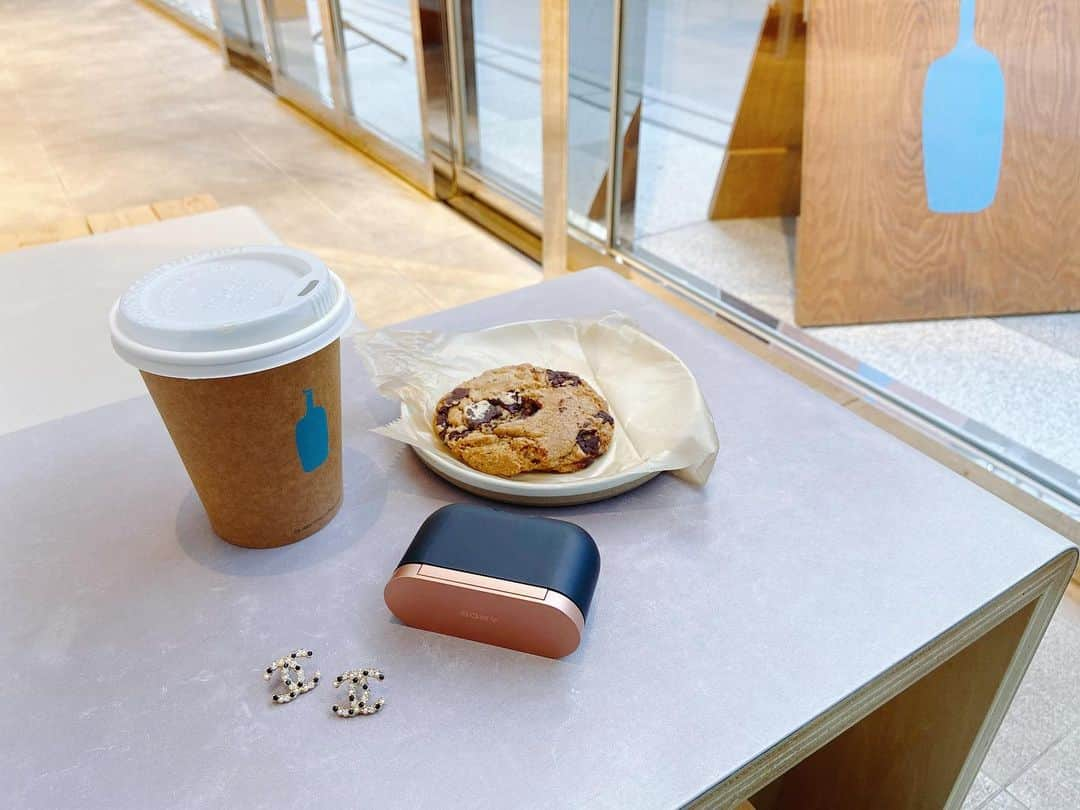 mmmcoco07さんのインスタグラム写真 - (mmmcoco07Instagram)「✴︎ 朝のこの時間が好き。 . ☕️＋🎧＝❤︎❤︎❤︎ . . . #bluebottlecoffee#ブルーボトルコーヒー#coffeetime#coffeelover#chanel#sony」12月9日 8時35分 - mmmcoco07