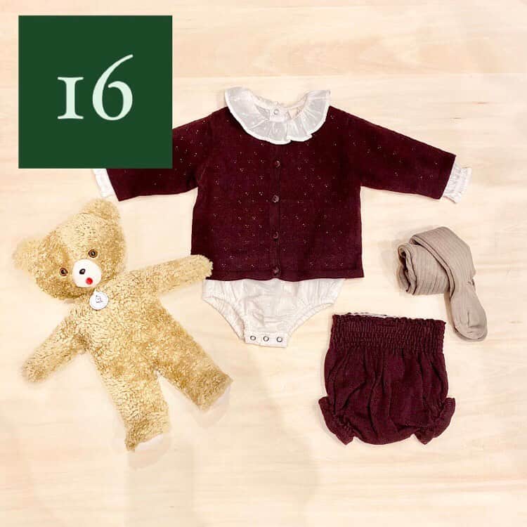 のインスタグラム：「クリスマスまであと16日🎄  【スタッフ岡おすすめのクリスマスプレゼント🎁】  ＜Lililotte＞Plum セットアップ  「はじめてのクリスマス🎄あかちゃんもおめかしして、みんなで素敵なクリスマスを迎えましょう✨」  ▶︎Plum セットアップ サイズ:6-9ヵ月、9-12ヵ月、12-18ヵ月 ¥11,200+税 ▶︎ Castille ロンパース サイズ: 6-9ヵ月、9-12ヵ月、12-18ヵ月 ¥7,400+税 ▶︎ CONDOR リブ タイツ サイズ:0(6-12ヵ月)、2(1-2歳) ¥2,500 ▶︎ Les Petites Maries Toinou VINTAGE ぬいぐるみ ¥11,500+税 . 新型コロナウィルスの感染拡大を防止し、お客様とスタッフの安心安全を守るため、衛生管理体制にて営業いたします。  ご迷惑をお掛けし申し訳ございませんが、何卒ご理解ご協力のほど、宜しくお願い申し上げます。  ビームス各店舗の営業状況につきましては、施設、店舗へお問い合わせください。 . #lililotte #リリロッテ #france #frenchbrand #フランス #フランスベビー服  #ベビー服 #ベビー服女の子 #ベビー服男の子  #ヨーロッパブランド #インポートベビー服  #condortights  #ベビータイツ #lespetitesmaries  #toinou #くまのぬいぐるみ  #はじめてのクリスマス  #はじめての  #クリスマス #クリスマスプレゼント #クリスマスプレゼント🎁  #kodomobeams  #beams  #daikanyama  #こどもビームス  #ビームス  #代官山 新作アイテムはプロフィールのリンク🔗からビームス公式サイト、こども ビームスページをチェック❗️ ※お問い合わせにつきましては、お電話にて承ります。」