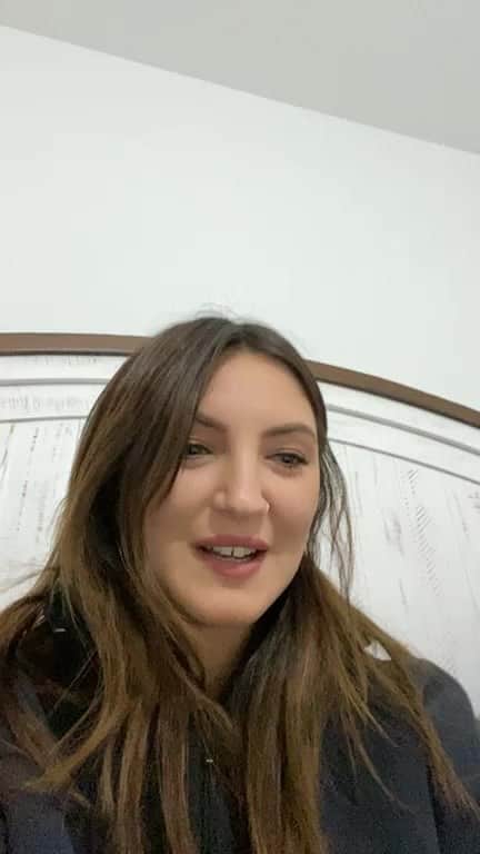 Julia Michaelsのインスタグラム：「Sorry it cut out! :) love you alll」