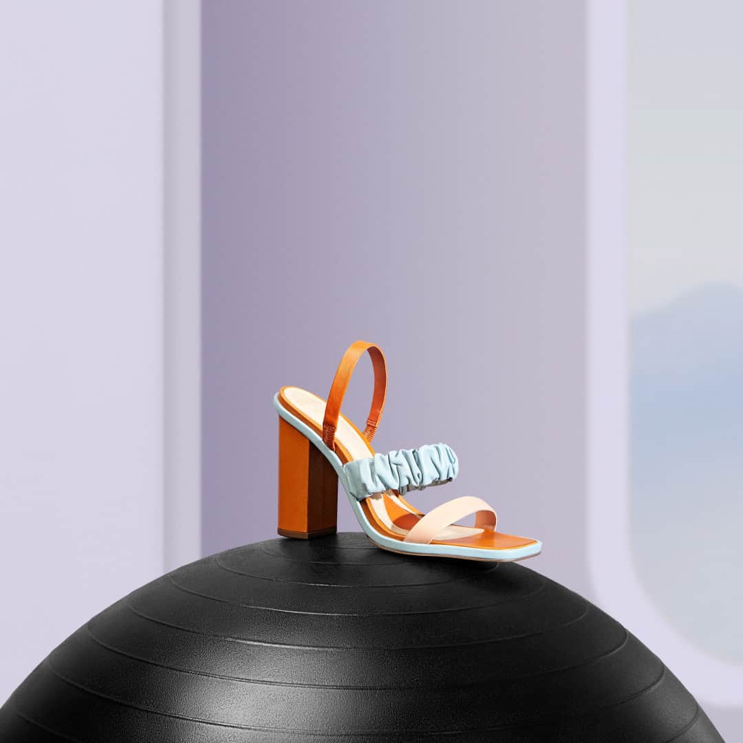 Schutzのインスタグラム：「BALANCE AND BEAUTY 🧡 #schutzxginger」