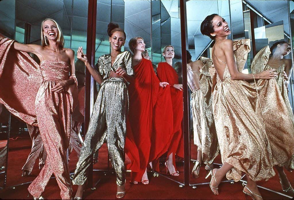 ホルストンのインスタグラム：「Holiday party dreams: “Four Models” by Harry Benson, 1978」