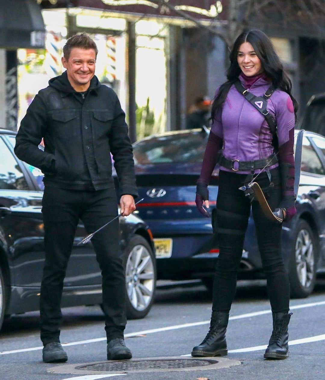 Just Jaredさんのインスタグラム写真 - (Just JaredInstagram)「@jeremyrenner and @haileesteinfeld continue filming #Hawkeye in NYC. #JeremyRenner #HaileeSteinfeld Photo: Getty」12月9日 9時09分 - justjared