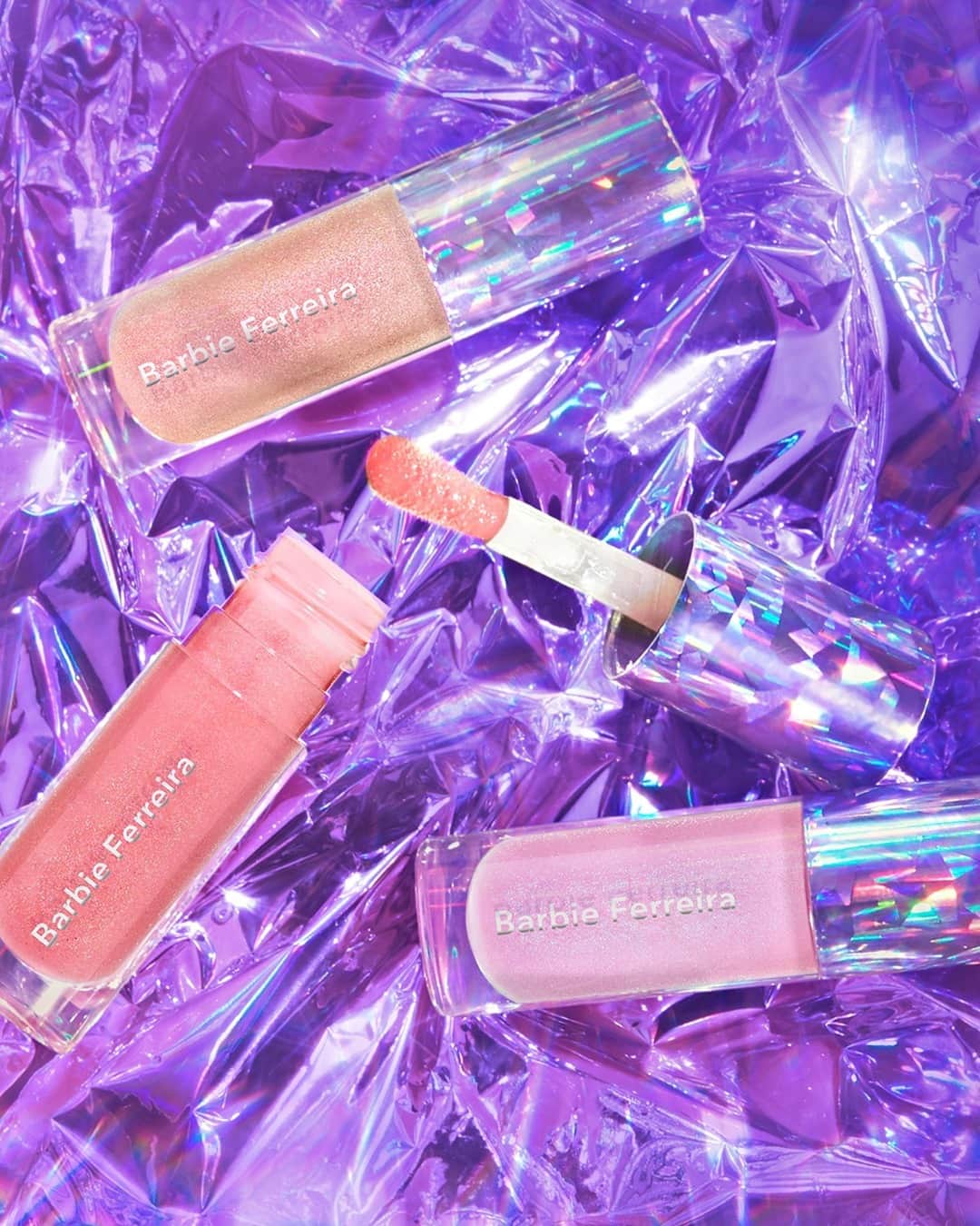 BECCAさんのインスタグラム写真 - (BECCAInstagram)「Stay glossed up this holiday with 3 mini lip glosses that add a multidimensional prismatic sparke to the lips. @sephora @sephoracanada 🎆 The BECCA x Barbie Ferreira Prismatica Lip Gloss Kit includes: Sparkle, a vanilla with rainbow pearl Foiled, a cool pink with red pearl Facet, a lilac with blue and pink pearl」12月9日 9時04分 - beccacosmetics