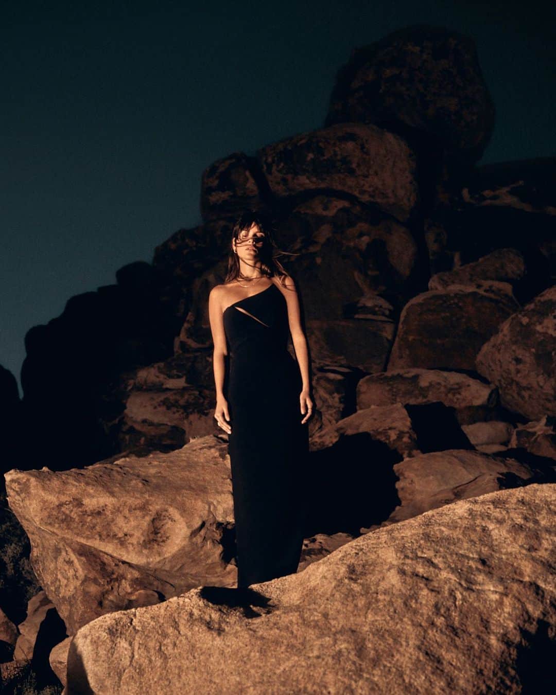 Flaunt Magazineさんのインスタグラム写真 - (Flaunt MagazineInstagram)「When you wish upon a billion and a half year-old boulder...  ⠀⠀⠀⠀⠀⠀⠀⠀⠀ @AdriaArjona in Joshua Tree, CA for her cover story of the Wishes Issue, featuring @ArmaniBeauty ⠀⠀⠀⠀⠀⠀⠀⠀⠀ “I am going to do everything in my power to make sure that the generation that comes after me has it SO EASY," the actor emphasizes about the up and coming generations of Latinx talent. "They have those roles, they have those stories already given to them. I want to be at the center of that, whether it’s writing, whether it’s producing, whether it’s directing... I just want to be part of that.” ⠀⠀⠀⠀⠀⠀⠀⠀⠀ Read more about Arjona's ascent in Hollywood on flaunt.com  ⠀⠀⠀⠀⠀⠀⠀⠀⠀ Adria wears @BrandonMaxwell, @pamelacardjewelry necklace, @Bulgari earrings, and @TiffanyandCo. ⠀⠀⠀⠀⠀⠀⠀⠀⠀ Written by @Aubrey_Writes Photographed by: @YuliaGorbachenko  Styled by: @SandyArmeni  Hair: @RenatoCampora  Makeup: @MelanieMakeup using @ArmaniBeauty  Photo Assistants: #PhilSanchez @ProjectPatricio  Digital Tech: @LeaBWinkler ⠀⠀⠀⠀⠀⠀⠀⠀⠀ #AdriaArjona #ArmaniBeauty #GiorgioArmaniMyWay #WishesIssue #FlauntMagazine」12月9日 9時19分 - flauntmagazine
