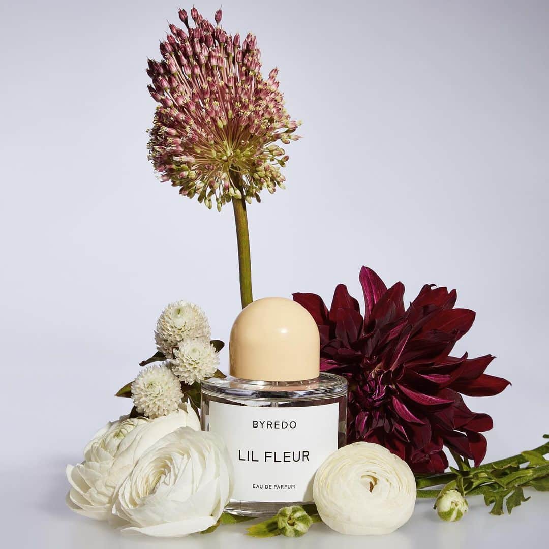Saks Fifth Avenueのインスタグラム：「Smell as good as you look with @officialbyredo's Lil Fleur. Now available with six limited-edition colored caps to add a personal touch for everyone on your gift list. #SaksBeauty」