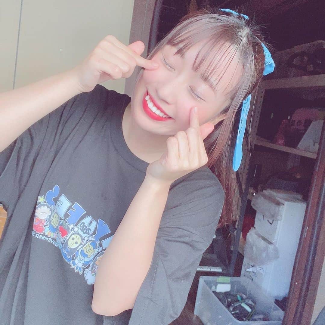 楠木まゆのインスタグラム：「#mayufes2020  ・ ・ Tシャツかわいいし、ママが仮面女子みんなの分作ってくれたバンダナの髪飾りもみんなかわいい！(親衛隊の2人は思ってたんと違うけど……)(スチガの白とアマガの青ww) ・ 楽しかったなぁ🥰 ・ もうあっという間に2週間前、、？ 怖っっ。 あっという間に卒業なんだろうなぁ。1日1日大切にしなきゃっ。 ・ ・ #生誕祭 #birthdayparty」