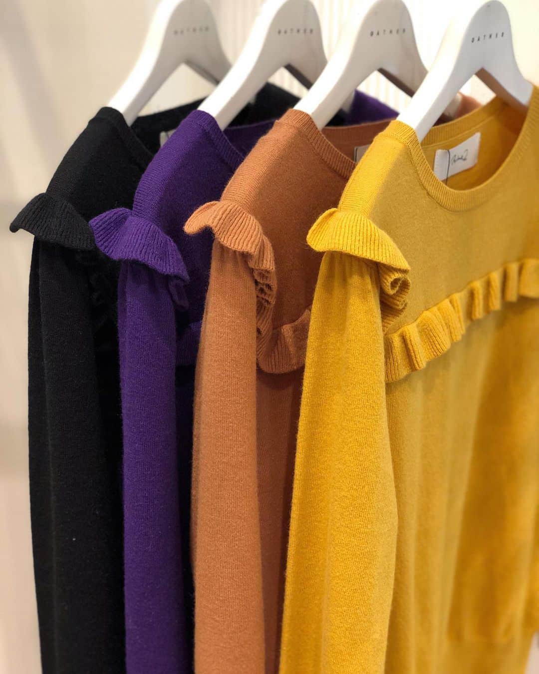 新谷美奈のインスタグラム：「.﻿ ﻿ 🖤💜🧡💛﻿ 気分転換にはやっぱりキレイ色☺️💫﻿ ﻿ Nina mew﻿ knit ¥16,000+tax﻿ ______________________________________﻿ ﻿ 🎍Nina mew 2021 HAPPY BAG🛍﻿ 数量限定！ご予約承っております🤍﻿ ﻿ @ninamew_official#Ninamew#ニーナミュウ#ゆめタウン#ゆめタウン佐賀#セレクトショップ#selectshop」