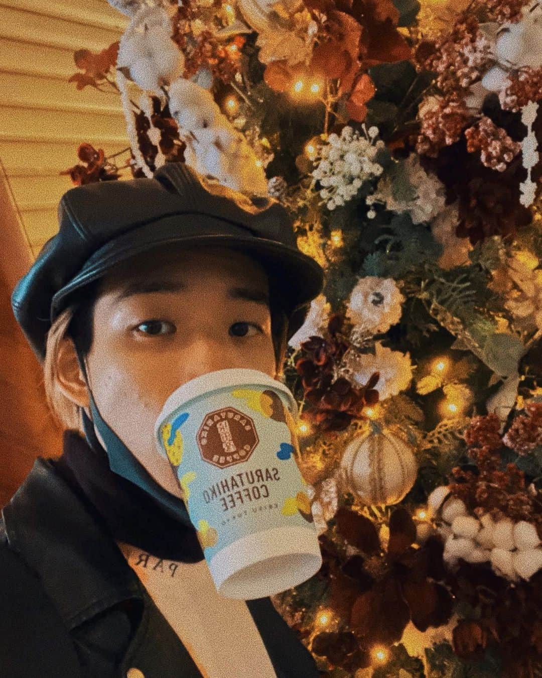 古幡亮（WATWING）のインスタグラム：「Good Morning❄️ 寒いねぇ今日は。 #今日はパンプキンラテ . . #猿田彦珈琲」