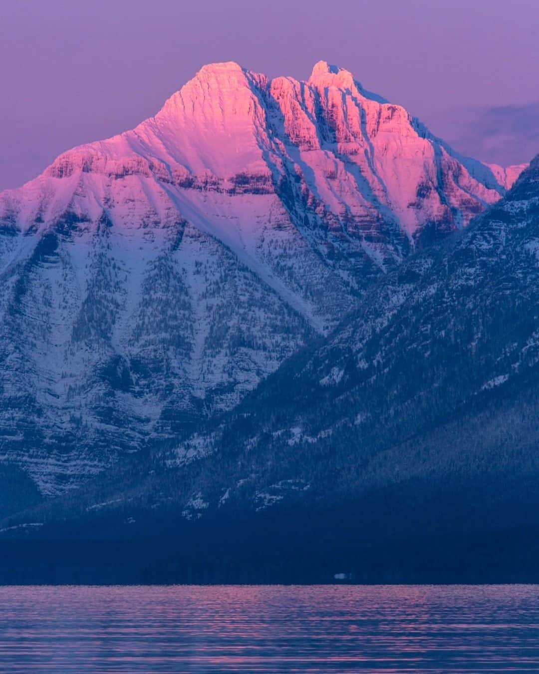 アメリカ内務省さんのインスタグラム写真 - (アメリカ内務省Instagram)「Looking for a great winter #sunset spot in #Glacier National Park, #Montana? We're fans of Lake McDonald on the west side of the park. Surrounded by high peaks and accessible by vehicle year-round, this destination is popular for good reason. The weather can be quite cold this time of year, so bring those extra layers because you're going to need them. A thermos of your favorite hot beverage to enjoy while you're waiting is also a great idea. Photo of @GlacierNPS by Jacob W. Frank, National Park Service」12月9日 10時05分 - usinterior