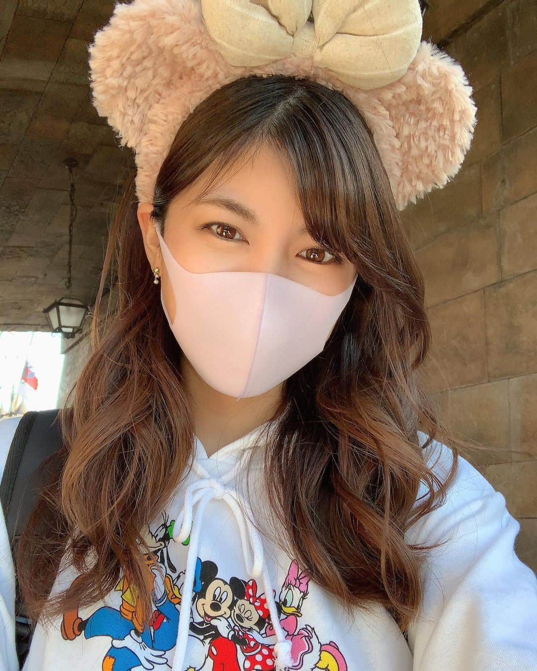 熊林保奈美のインスタグラム：「* . いつかのディズニー💗  ここがディズニーシーの どこか分かる人は相当なシーヲタ😎  あー早く行きたい空気吸いたい😫 . . #tokyodisneyresort #tokyodisneysea #tds #レースクイーン #RQ #熊林保奈美 #道産子 #Japanesegirl #paddokgirls #pitgirl #instalike #맞팔 #selfie #selca」
