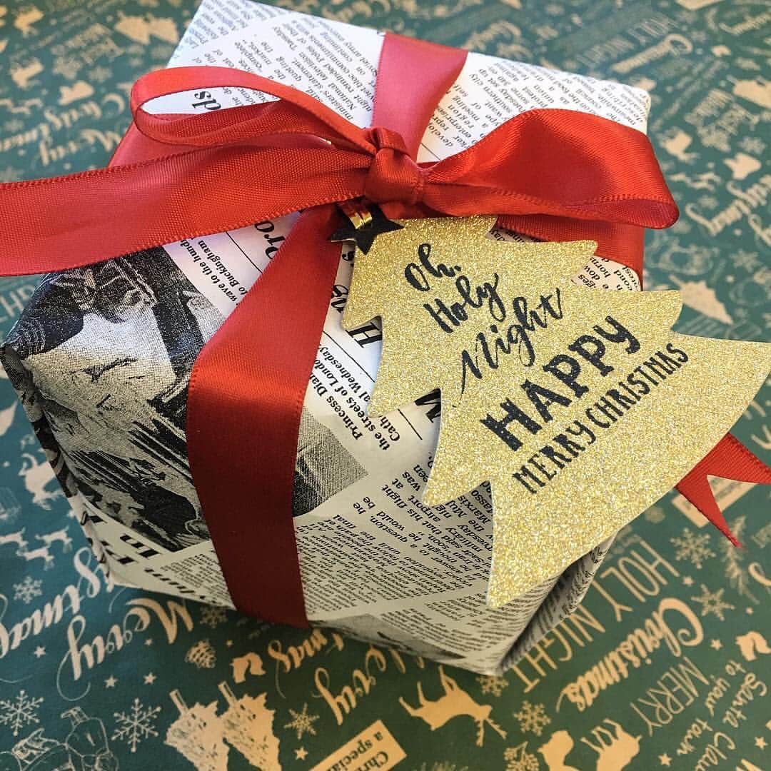 お誕生日新聞コンビニプリントサービスさんのインスタグラム写真 - (お誕生日新聞コンビニプリントサービスInstagram)「12月生まれのあの人へ🎶⠀ 生まれた日の新聞を贈りませんか❓⠀ ⠀ おうち時間にゆっくり楽しめるプチプレゼント🎁✨「お誕生日新聞」です❗️⠀ ⠀  生まれた日や記念日に発行された新聞（一面やテレビ面）がコンビニのマルチコピー機から印刷できるサービス「お誕生日新聞コンビニプリントサービス」です📰✨ ⠀ 👉🏼お近くのファミリーマート、ローソン、ポプラのマルチコピー機から「コンテンツプリント」を選択 👉🏼「お誕生日新聞」を選択 👉🏼お好きな新聞社と日付を選んでプリント！ ⠀ ⠀ ☺︎選べる新聞社☺︎ #読売新聞  #朝日新聞  #毎日新聞  #日本経済新聞  #ジャパンタイムズ  #沖縄タイムス ⠀ ⠀ ………………………………………………………… ⠀ みなさんのお誕生日新聞フォトを募集しています！⠀  #お誕生日新聞コンビニ のハッシュタグをつけて投稿してね♡ ⠀ こちらからご連絡させて頂いた方の投稿をリポストさせて頂きます☺︎ …………………………………………………………⠀ ⠀  #お誕生日新聞 #お誕生日新聞コンビニ #誕生日新聞 #お祝い #プレゼント #サプライズ #プチギフト #サプライズバースデー #プレゼント準備 #12月生まれ」12月9日 10時35分 - shinbun20.cvs