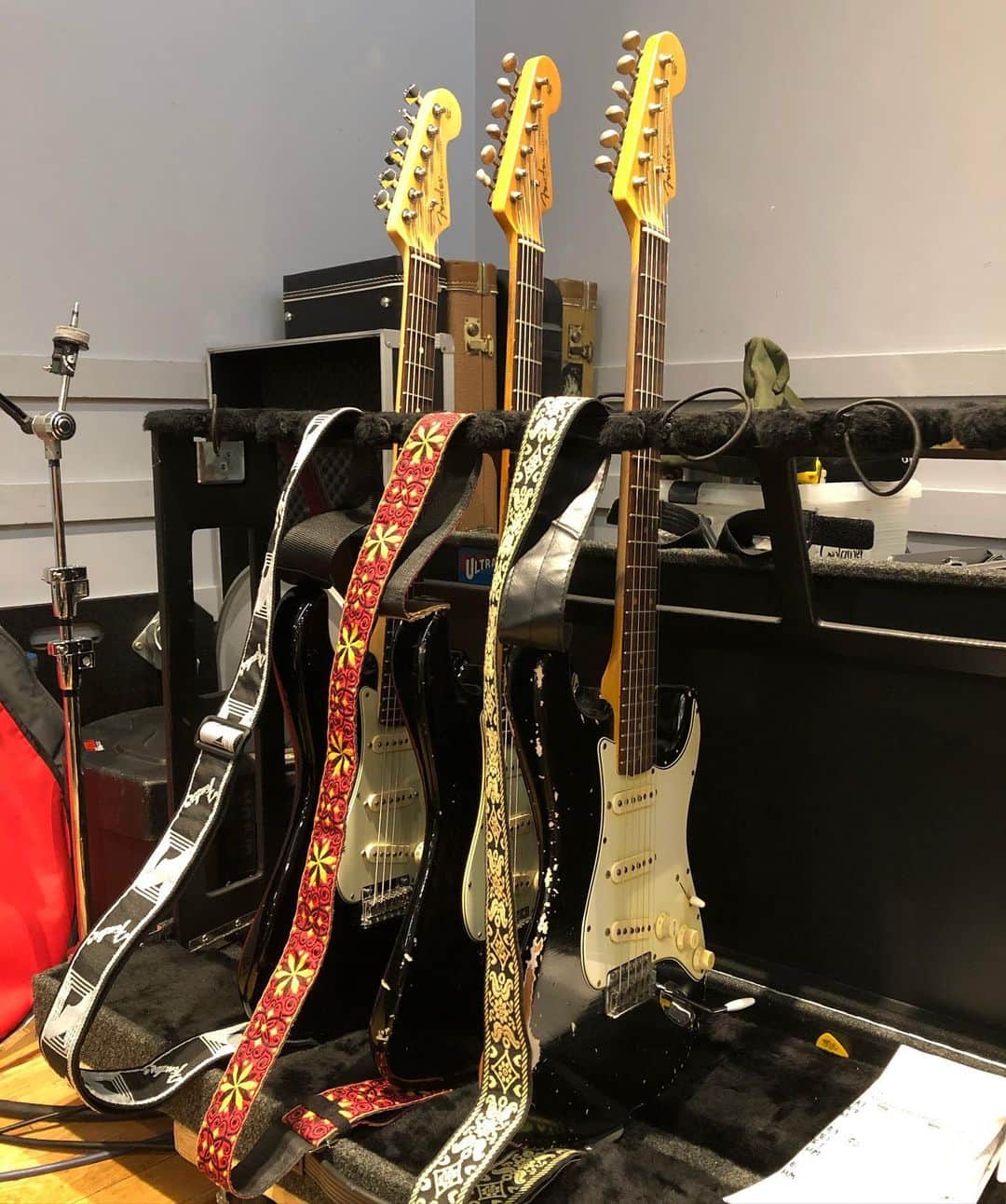 山本幹宗のインスタグラム：「🎸🎸🎸」