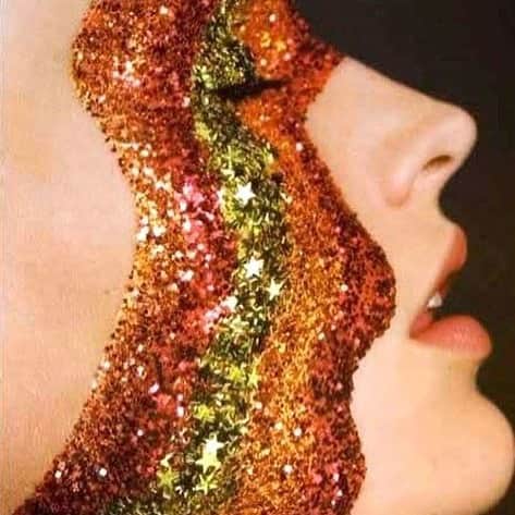 のインスタグラム：「Holiday sparkle vibes 🌟」