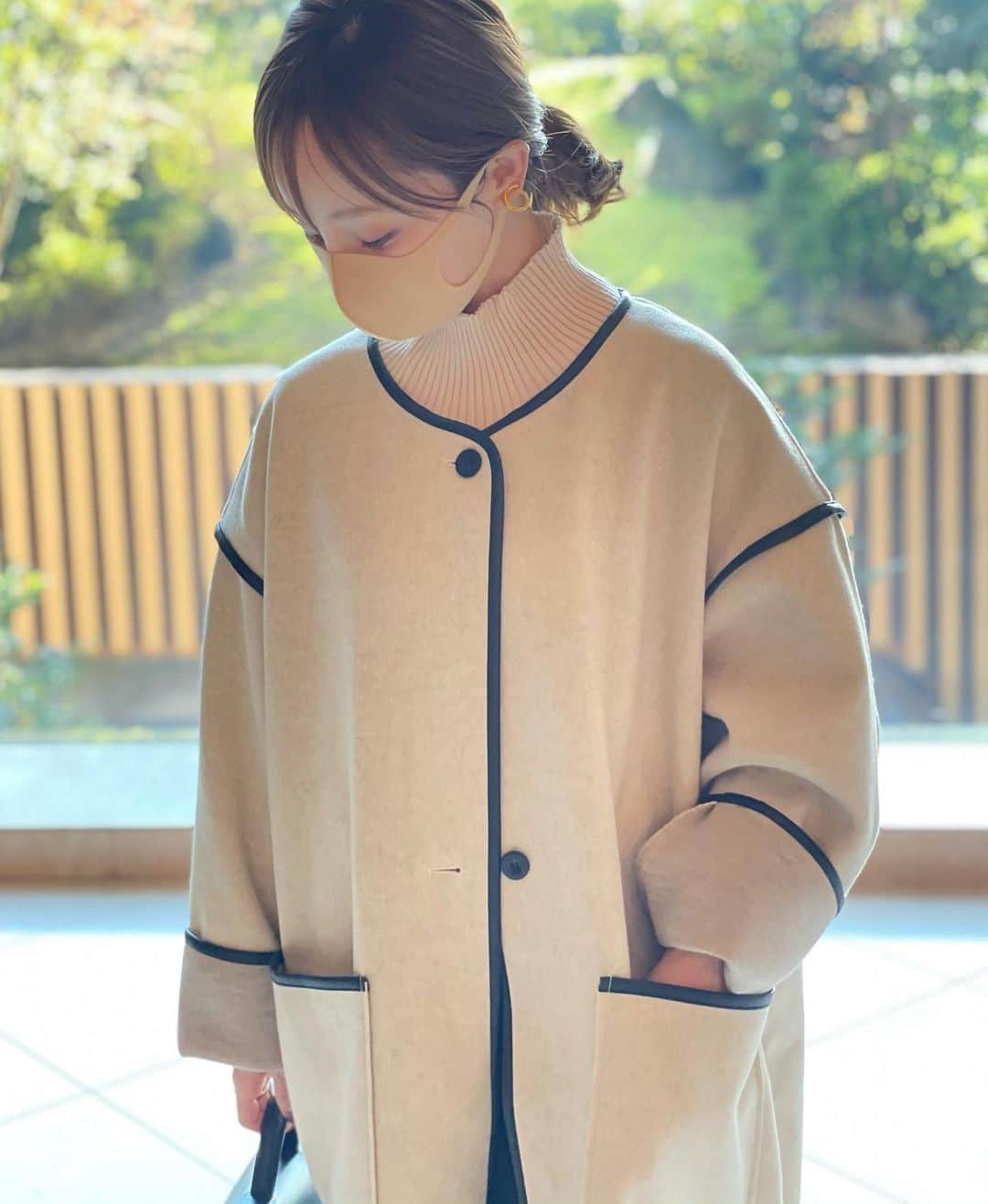 田中亜希子さんのインスタグラム写真 - (田中亜希子Instagram)「先日ブログで着ていたアウターの詳細です♡  @auntmaries.official のノーカラーパイピングガウンコート が主役のコーディネート。 裏地なしの裏生地はスウェット素材で軽く羽織れて、丈が長めでも重たくならないです。もっと寒くなれば中に着込めるゆとりもあります。  袖は折り返して着ています。折り返しても可愛かったですよ＾＾  #低身長#低身長コーデ#おちびの輪#小柄#小柄コーデ#冬コーデ#プチプラ#プチプラコーデ#Sサイズ#sサイズコーデ #アントマリーズ #titivate#ニット」12月9日 10時57分 - akiico