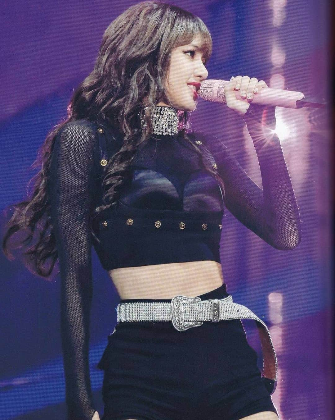 リサさんのインスタグラム写真 - (リサInstagram)「Queen of stage presence 🔥✨ . . . #BLACKPINK #리사 #LISA #LALISA #LALISAMANOBAN #LALISAMANOBAL #howyoulikethat #HOWYOULIKETHAT #thealbum #icecream #blackpinkicecream #selpink #thealbum #lovetohateme #lovesickgirls #prettysavage #betyouwanna #youneverknow #crazyoveryou #theshow #theinvitation #thealbum」12月9日 21時53分 - lisa.blackpink