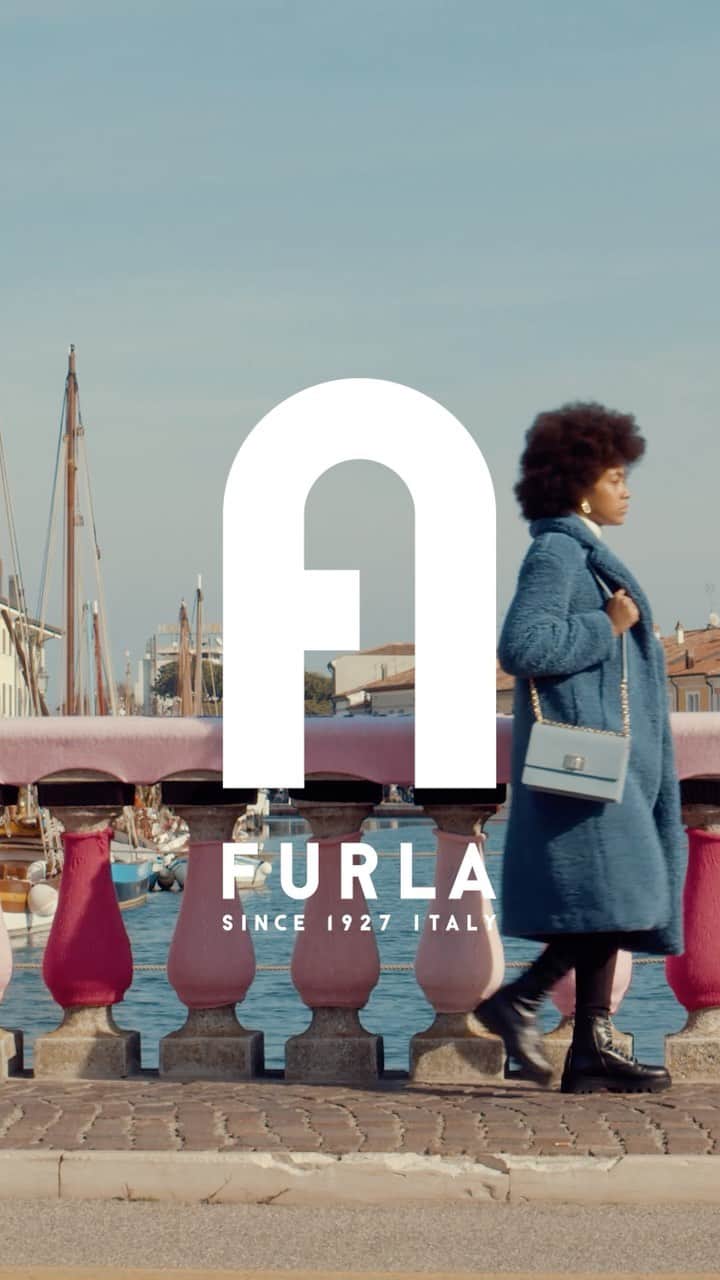 フルラのインスタグラム：「“What I like about Coco as an actress is that she always puts herself at stake.” We went down to the boardwalk in Cesenatico with @cocorebecca_. Enter her world, watch the interview via link in bio.  #thefurlasociety #furlafeeling #newcollection #furla #accessories #fashion」