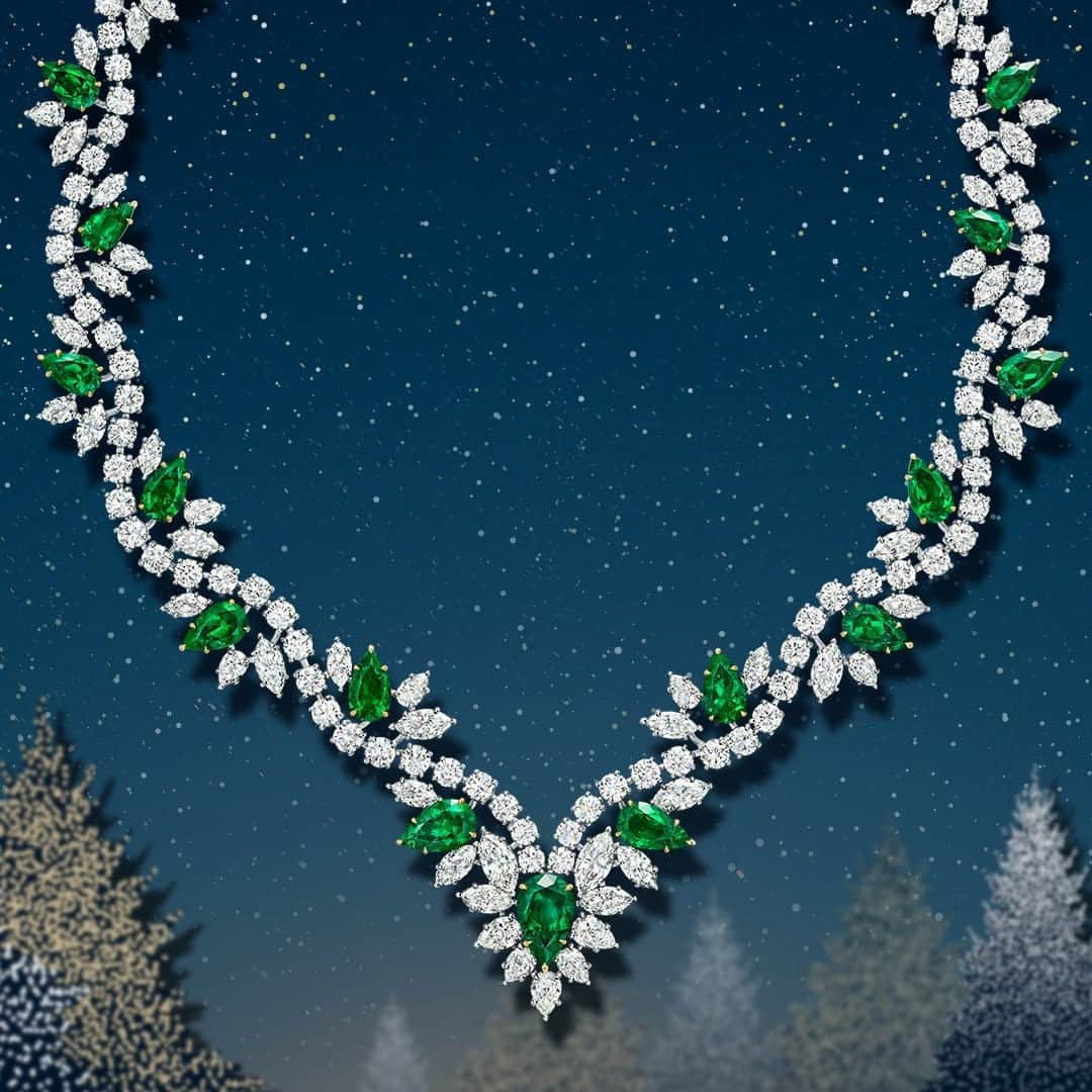 ハリー・ウィンストンさんのインスタグラム写真 - (ハリー・ウィンストンInstagram)「Dusted with glistening #diamonds and vibrant emeralds, this magnificent necklace glows with the excitement of the season. #WinstonWishes #HarryWinston Tap the link in bio to give the gift of a once-in-a-lifetime jewel.」12月9日 20時30分 - harrywinston