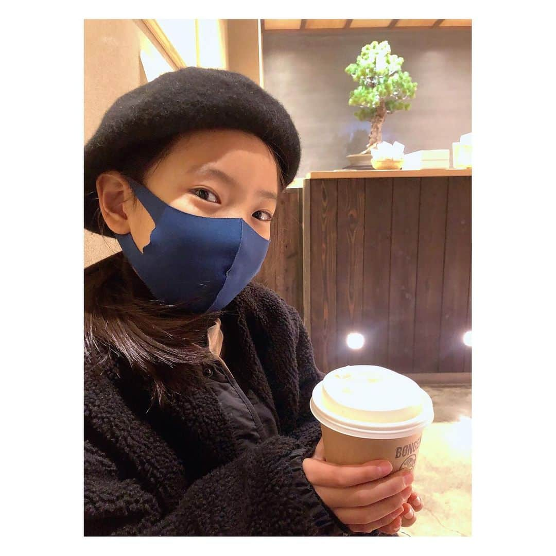 megumi matsuoさんのインスタグラム写真 - (megumi matsuoInstagram)「🅷🅴🅻🅻🅾︎ 「いつもミラだけ」 こんな言葉が増えてきたので 今日は宿題もあとまわしに 久しぶりにミラと2人でお出かけ  日本橋でお買い物 （せっかくなのでミラに選んでもらった） ↓ 銀座へ移動中🚲 かえちゃんと遭遇♥︎ ↓ そのあとザラへ （気になってた子供服のサイズを確認） ↓ そしてミラのすきな抹茶ラテを飲みに （何件か回って1番空いてたところへ）  #サラミラ#次女#娘#女の子#娘とデート#日本橋#銀座#銀座カフェ#松潤カフェ#抹茶ラテ#キッズ#キッズコーデ#冬コーデ」12月9日 20時44分 - sara_mira_