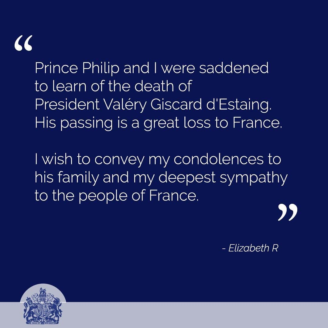 ロイヤル・ファミリーさんのインスタグラム写真 - (ロイヤル・ファミリーInstagram)「Today is a national day of mourning in France following the recent death of former President Valéry Giscard d'Estaing.   The Queen has sent a message to President Macron of France.   📸 Her Majesty with the President Valéry Giscard d'Estaing at the Royal Opera House in London in 1976.」12月9日 20時57分 - theroyalfamily