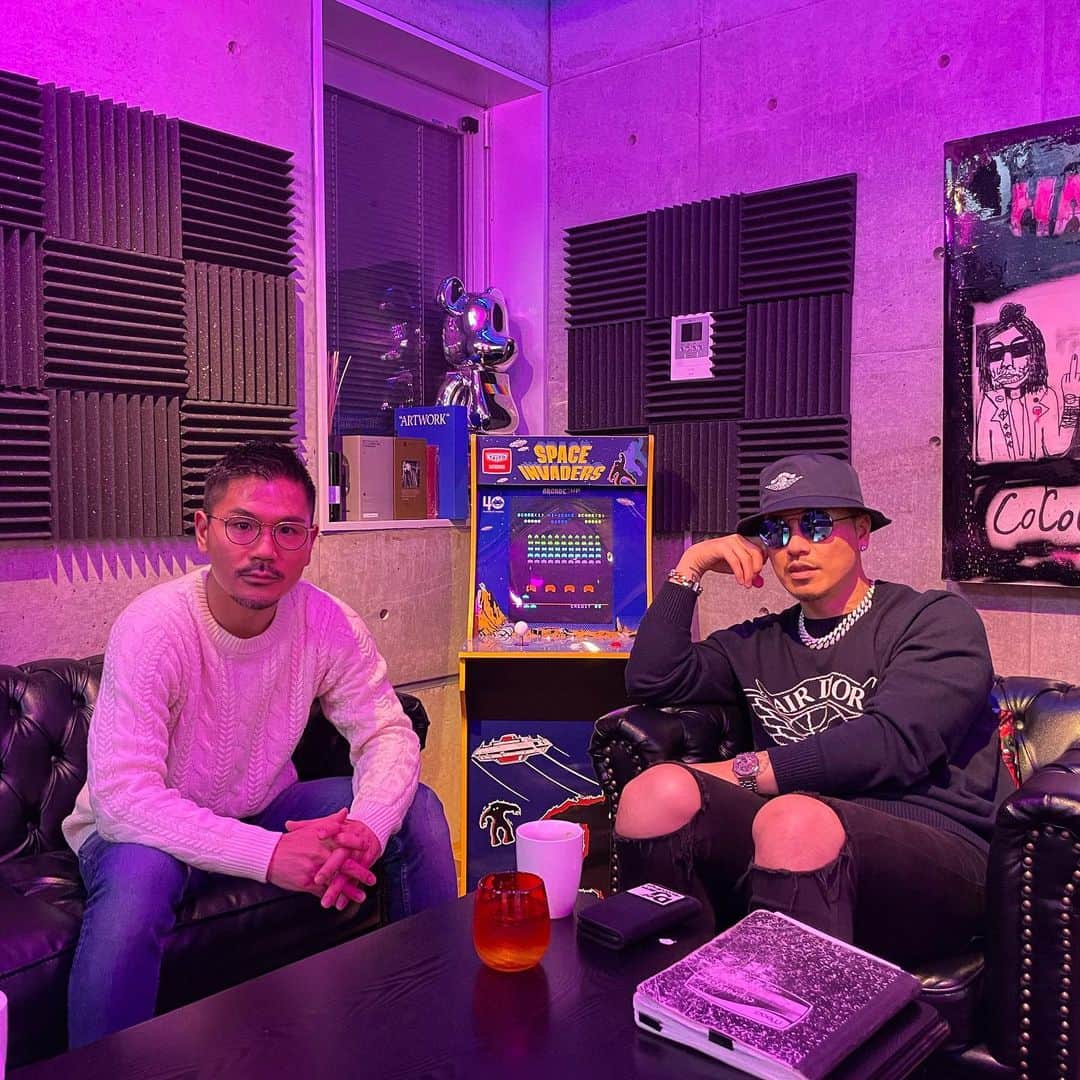 久野 創のインスタグラム：「AK-69さんの事務所にて😊  #AK69 #flyingbentertainment #specialthanks」