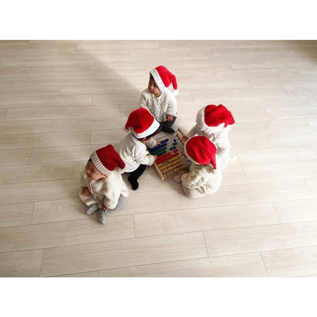 mamagirl ママガールさんのインスタグラム写真 - (mamagirl ママガールInstagram)「﻿ サンタ帽やツリー、トナカイに変身してクリスマスの準備🎅🌃﻿ クリスマスが待ち遠しいですね😍🎄﻿ ﻿ photo by @runa__.boo @nyk.06 @hasekura_eri @nsy_er @3ii__kr @____s.kay_m ﻿ 素敵なお写真をありがとうございます😊💕﻿ ﻿ 『ママガール』ではオシャレも子育ても楽しみたいママさんに向けて発信中✨﻿ ﻿ @mamagirl_jp や #mamagirl のタグ付けをして下さった投稿からも紹介しております。﻿ 是非、タグ付けやハッシュタグをつけて投稿してみてください🌷﻿ ﻿ ﻿ #赤ちゃん写真 #ベビー写真 #赤ちゃんフォト #ベビーフォト #ベビスタグラム #新米ママ #新米ママと繋がりたい #親バカ部 #親バカ #子育て記録 #育児記録 #赤ちゃんのいる暮らし #赤ちゃんのいる生活 #ママと繋がりたい #ママさんと繋がりたい #ママ友募集 #インスタベビー #子育てグラム #ママカメラ部 #男の子ベビー #女の子ベビー #クリスマス #クリスマス準備 #おうちクリスマス #クリスマスキッズ #ベビーサンタ #サンタコス」12月9日 20時59分 - mamagirl_jp