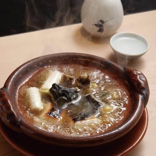 INSIDE FUJINGAHOさんのインスタグラム写真 - (INSIDE FUJINGAHOInstagram)「蟹、すっぽん、もろこ、ジビエ、京野菜……京の底冷えがすると旨みを増してくるのが冬食材。現在発売中の『婦人画報』1月号（121発売）では、四季折々の暮らしを大切にする京都に根付いた冬の美味を、食通の京都人のお墨付きで紹介しています。体を癒す「旬味」は何よりのご馳走です。ぜひご一読ください。  #蟹 #もろこ #すっぽん #鹿 #かぶら蒸し #割烹いずみ #御料理はやし #鮨かわの #青いけ #お料理まえしろ #京都 #冬の美味 #婦人画報 #fujingaho #京都グルメ #京都ごはん #京都ディナーおすすめ #冬の京都 #冬の味覚」12月9日 21時00分 - fujingahojp