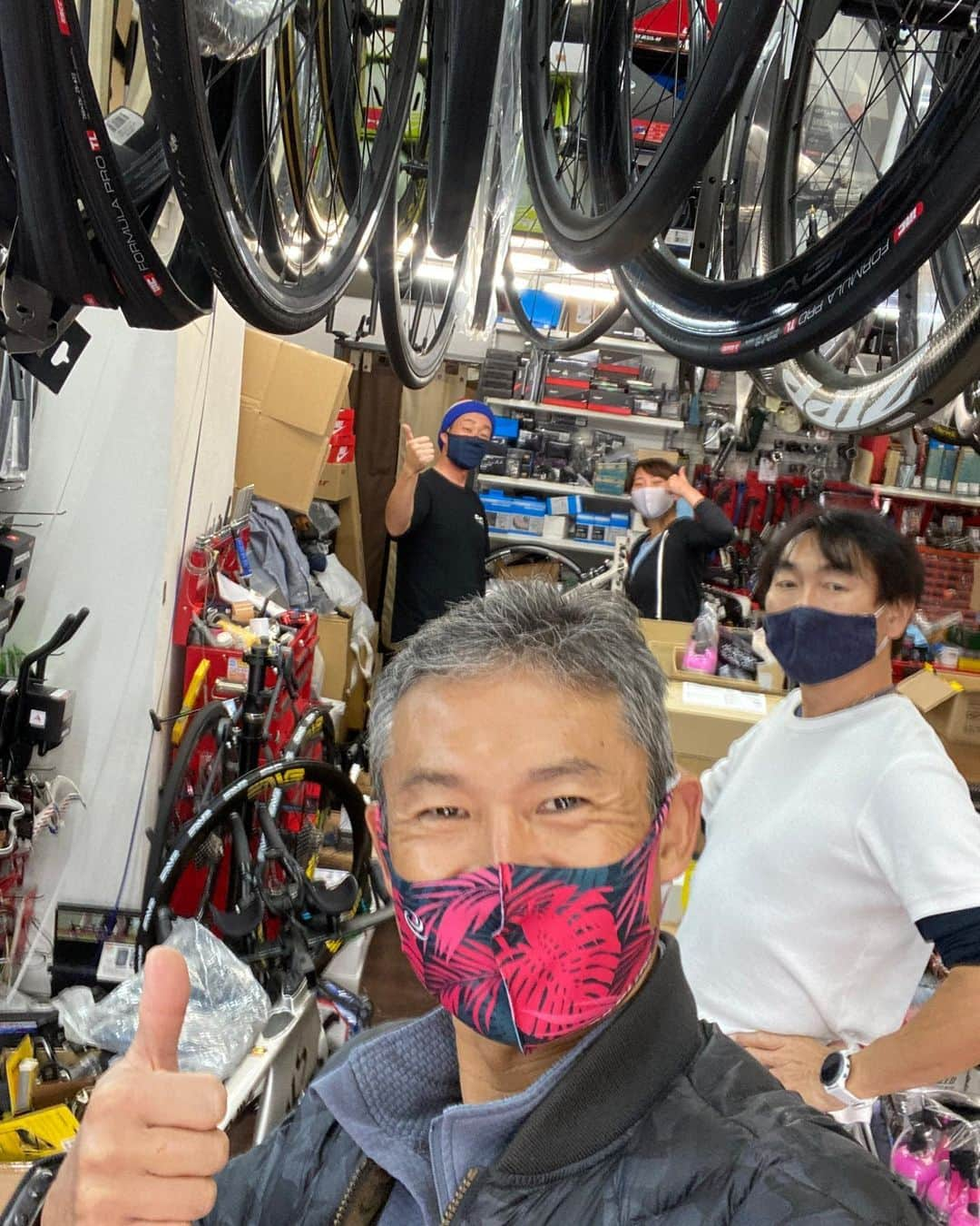 竹谷賢二さんのインスタグラム写真 - (竹谷賢二Instagram)「午後はバイクOH依頼を任せて安心  #メイストーム へ。 頼って心強い @maystorm5 にーさんと #未来予想図 相談も。 先々見通せないが、力強く進んでいこう！！」12月9日 21時00分 - tktakeyakenji