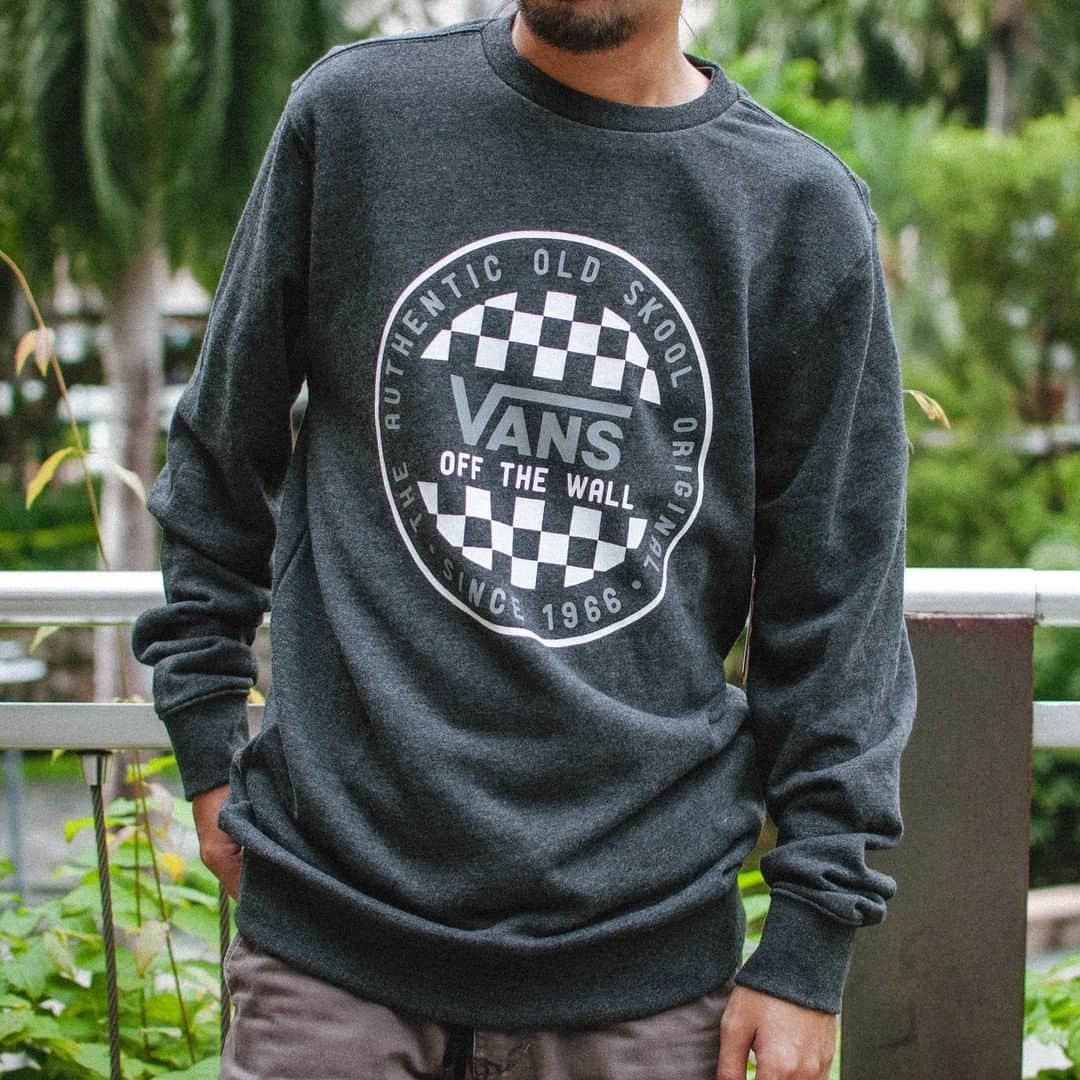 Vans Philippinesさんのインスタグラム写真 - (Vans PhilippinesInstagram)「Stay warm and comfy with the Vans OG Checker Crew sweater. Available in-store at Vans Laoag, Harbor Point, Fairview Terraces, SM Valenzuela - or check out a Vans store near you. #VansPhilippines」12月9日 21時01分 - vansphilippines