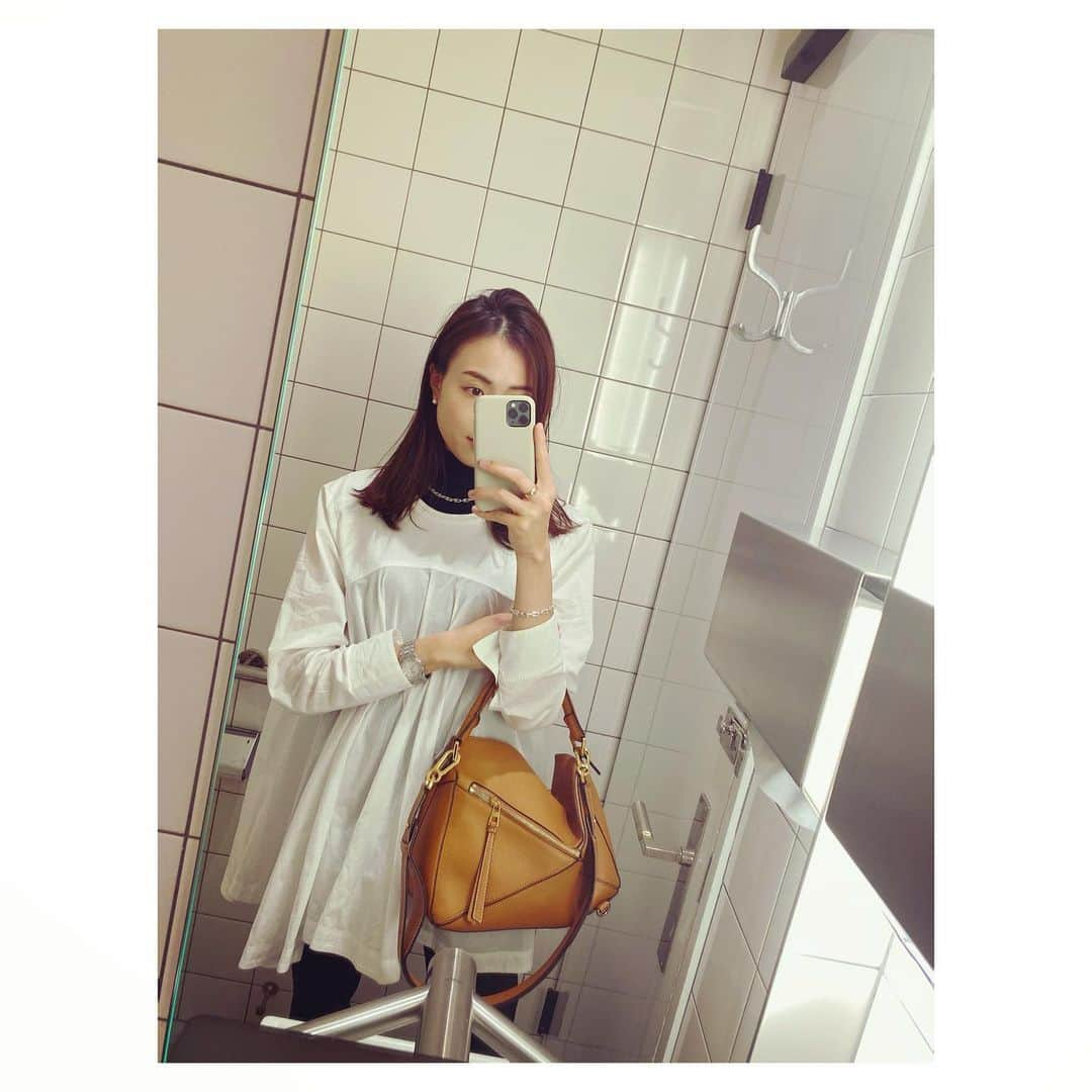 笹川友里さんのインスタグラム写真 - (笹川友里Instagram)「本日のわたくしです  blouse/styling pants/stunninglure coat/Liesse  #私服　#本日のわたくし」12月9日 21時08分 - sasagawayuri